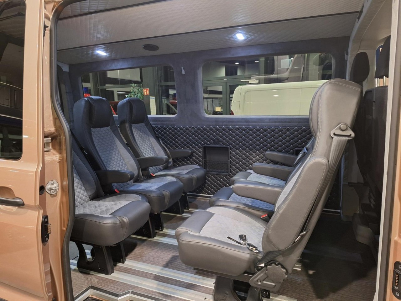 Man TGE 3.180 TDi Kombi 9 Sitze ALU KAMERA LED LEDER Sonderumbau - Dostavno vozilo z dvojno kabino: slika 5 Man TGE 3.180 TDi Kombi 9 Sitze ALU KAMERA LED LEDER Sonderumbau - Dostavno vozilo z dvojno kabino: slika 5