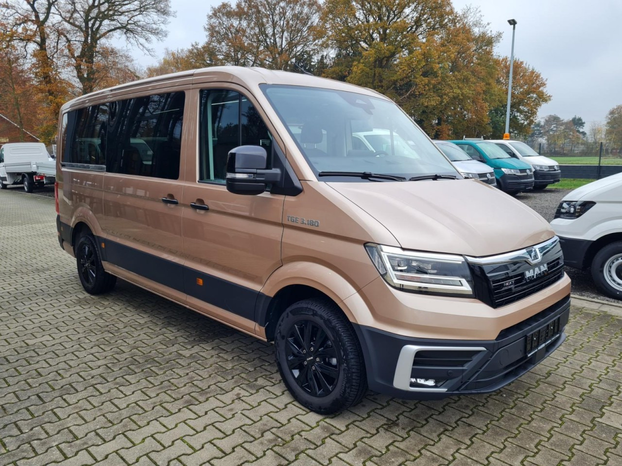 Man TGE 3.180 TDi Kombi 9 Sitze ALU KAMERA LED LEDER Sonderumbau - Minibus, Potniški kombi: slika 3 Man TGE 3.180 TDi Kombi 9 Sitze ALU KAMERA LED LEDER Sonderumbau - Minibus, Potniški kombi: slika 3