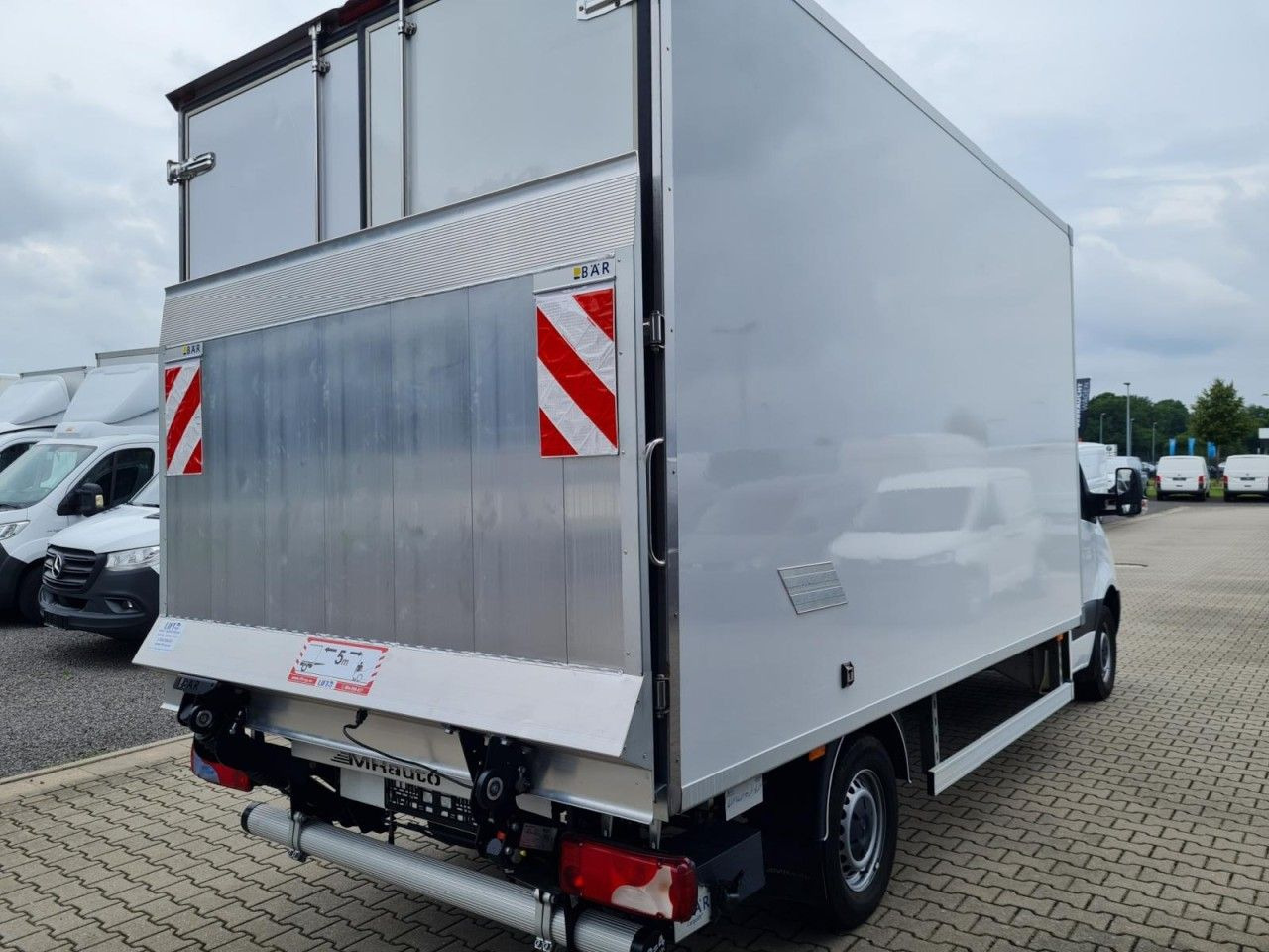 Mercedes-Benz Sprinter 315 CDI Koffer LBW RWD KLIMA TEMPOMAT - Dostavno vozilo z zabojnikom: slika 4 Mercedes-Benz Sprinter 315 CDI Koffer LBW RWD KLIMA TEMPOMAT - Dostavno vozilo z zabojnikom: slika 4