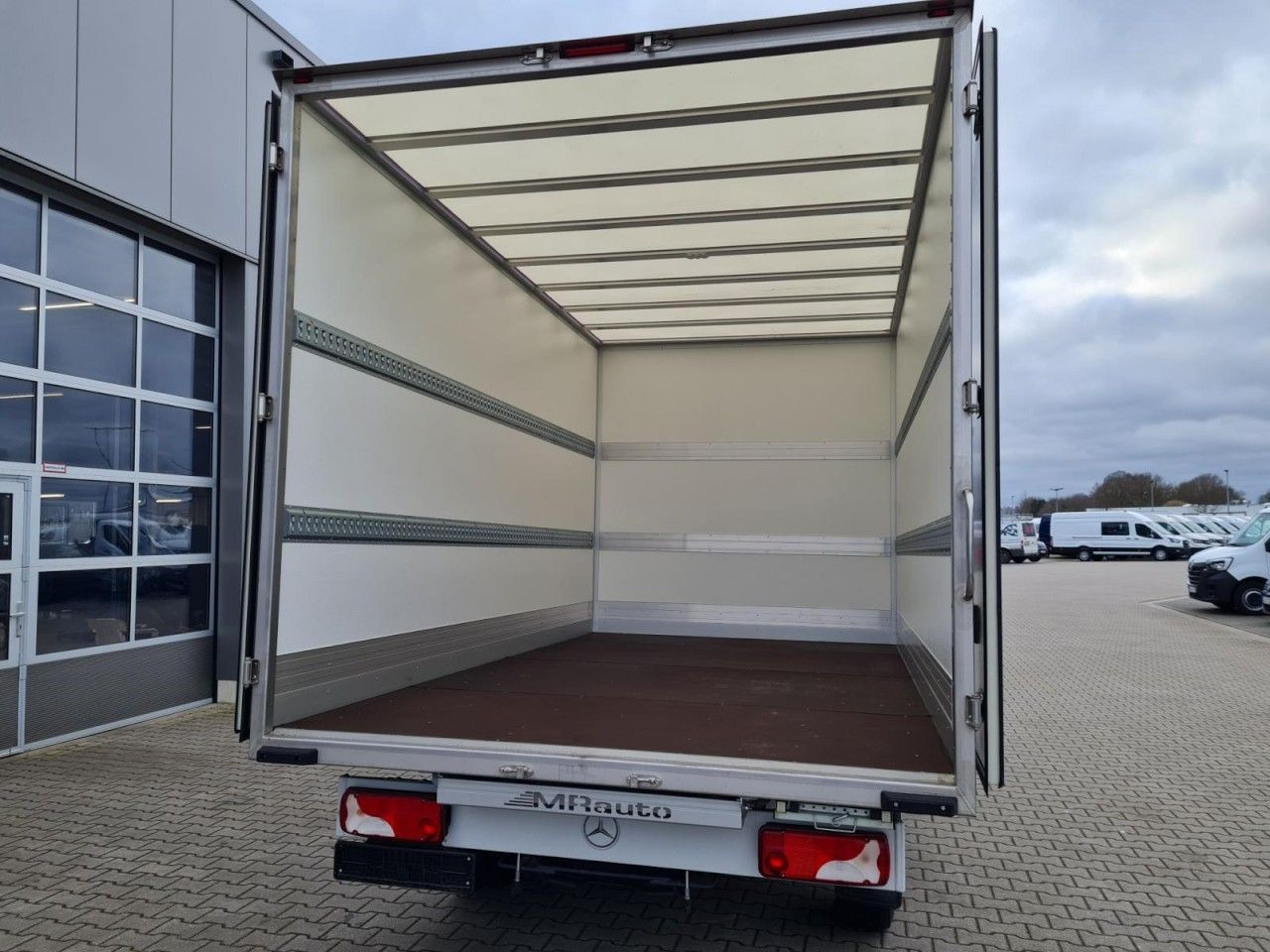 Mercedes-Benz Sprinter 315 CDi Koffer lang MBux Klima lizing Mercedes-Benz Sprinter 315 CDi Koffer lang MBux Klima: slika 16