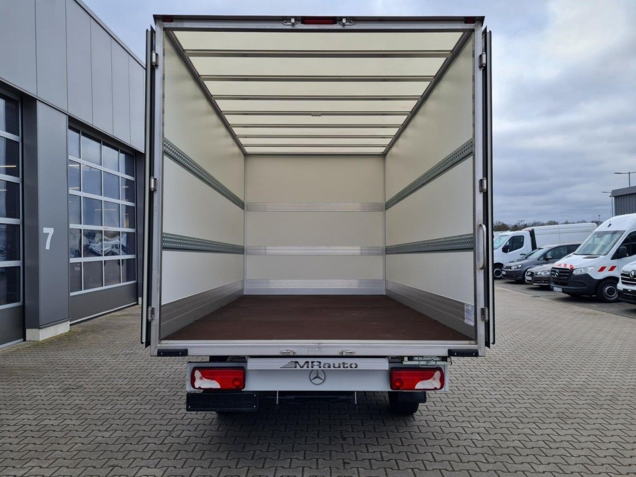 Mercedes-Benz Sprinter 315 CDi Koffer lang MBux Klima - Dostavno vozilo z zabojnikom: slika 5 Mercedes-Benz Sprinter 315 CDi Koffer lang MBux Klima - Dostavno vozilo z zabojnikom: slika 5
