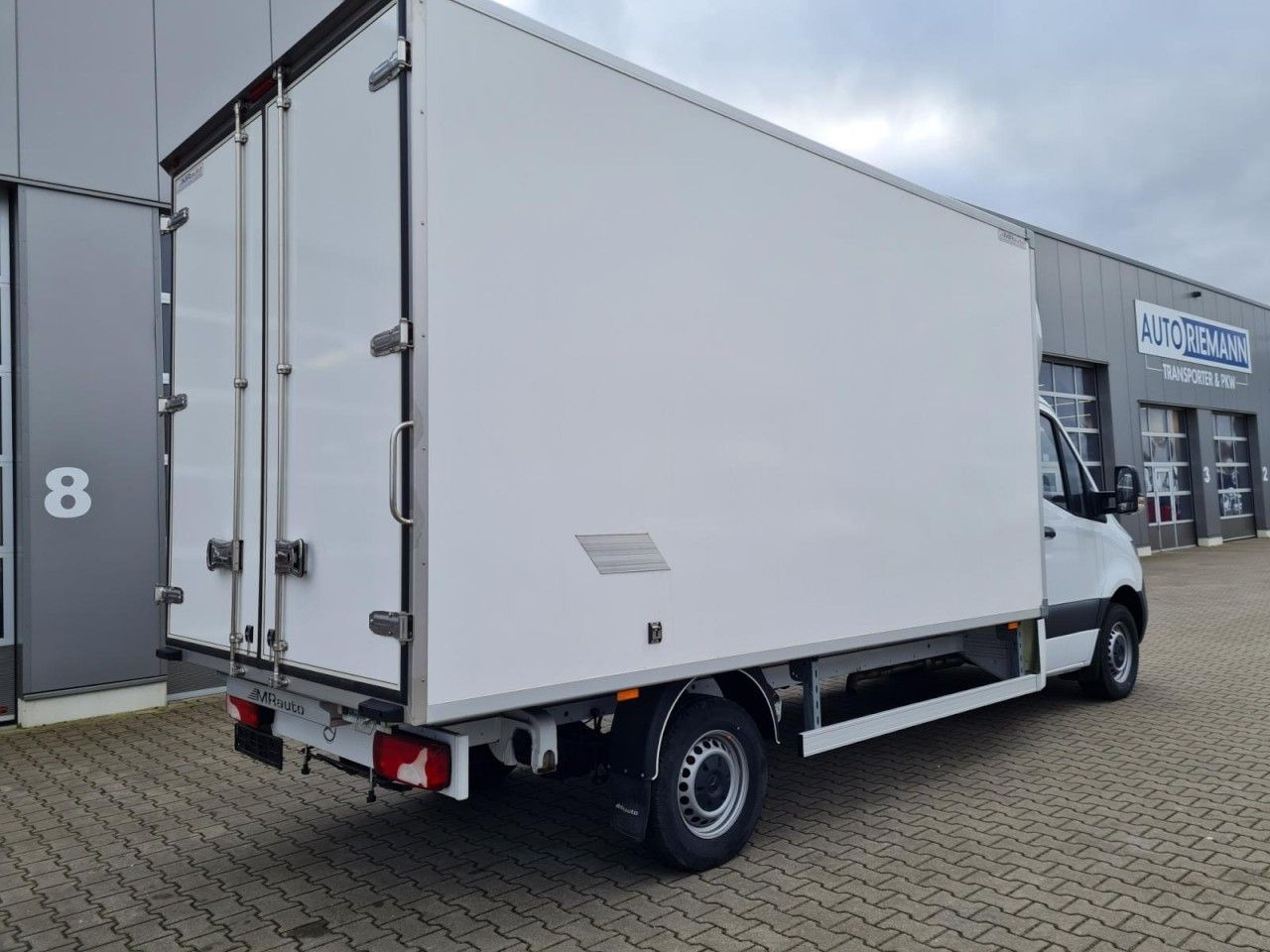 Mercedes-Benz Sprinter 315 CDi Koffer lang MBux, Klima - Dostavno vozilo z zabojnikom: slika 4 Mercedes-Benz Sprinter 315 CDi Koffer lang MBux, Klima - Dostavno vozilo z zabojnikom: slika 4