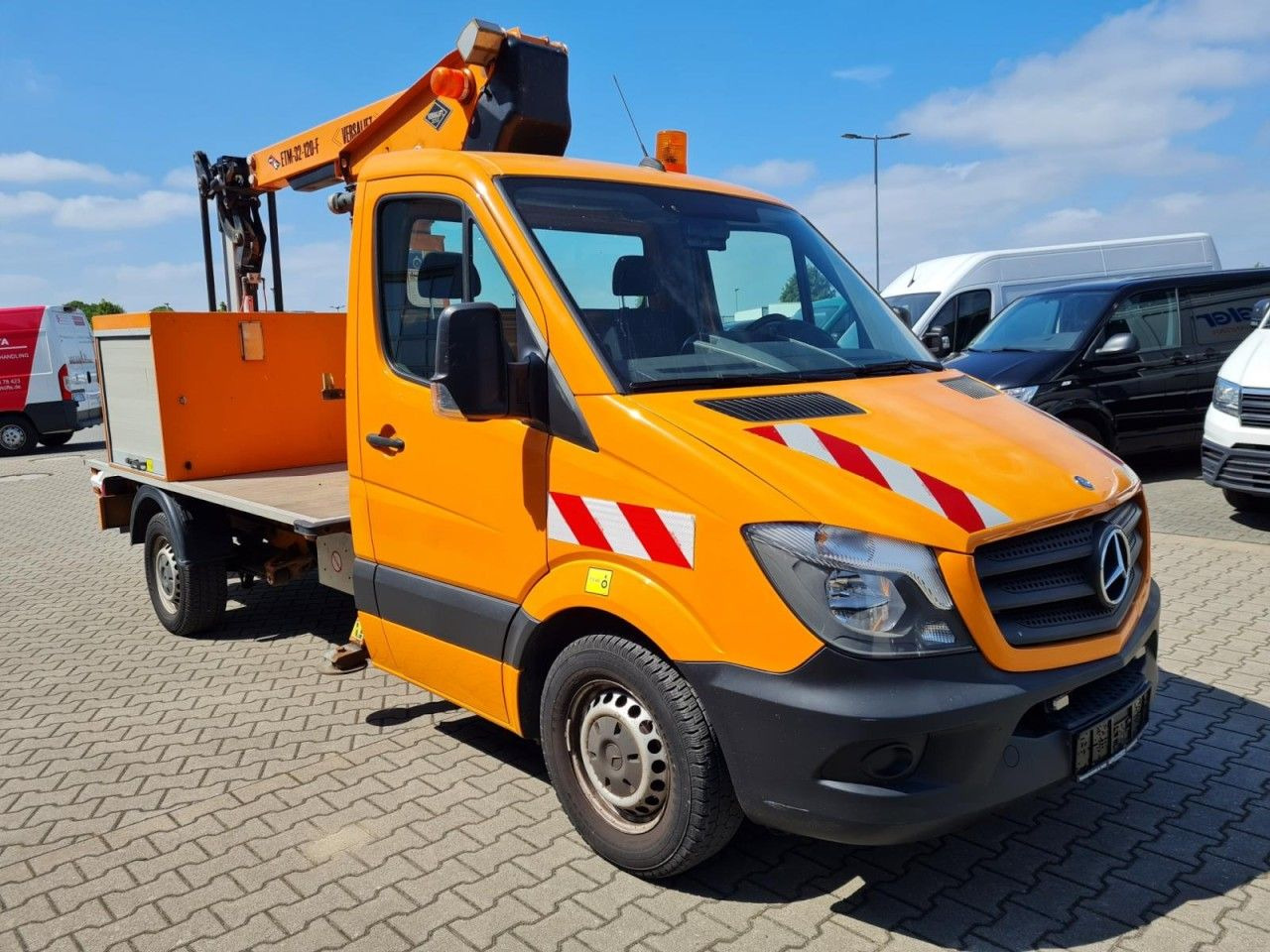 Mercedes-Benz Sprinter 316 CDI Hubarbeitsbühne 12m Korb isolie - Dvižna ploščad montirana na tovornjak: slika 4 Mercedes-Benz Sprinter 316 CDI Hubarbeitsbühne 12m Korb isolie - Dvižna ploščad montirana na tovornjak: slika 4