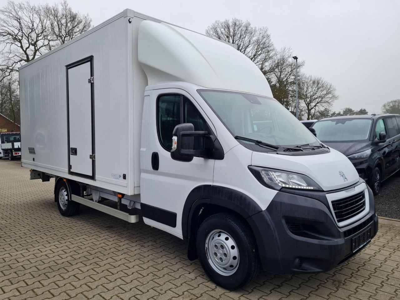 Peugeot Boxer 3.5t Koffer lang L4 ERGO KLIMA KOMFORT TEM - Dostavno vozilo z zabojnikom: slika 3 Peugeot Boxer 3.5t Koffer lang L4 ERGO KLIMA KOMFORT TEM - Dostavno vozilo z zabojnikom: slika 3