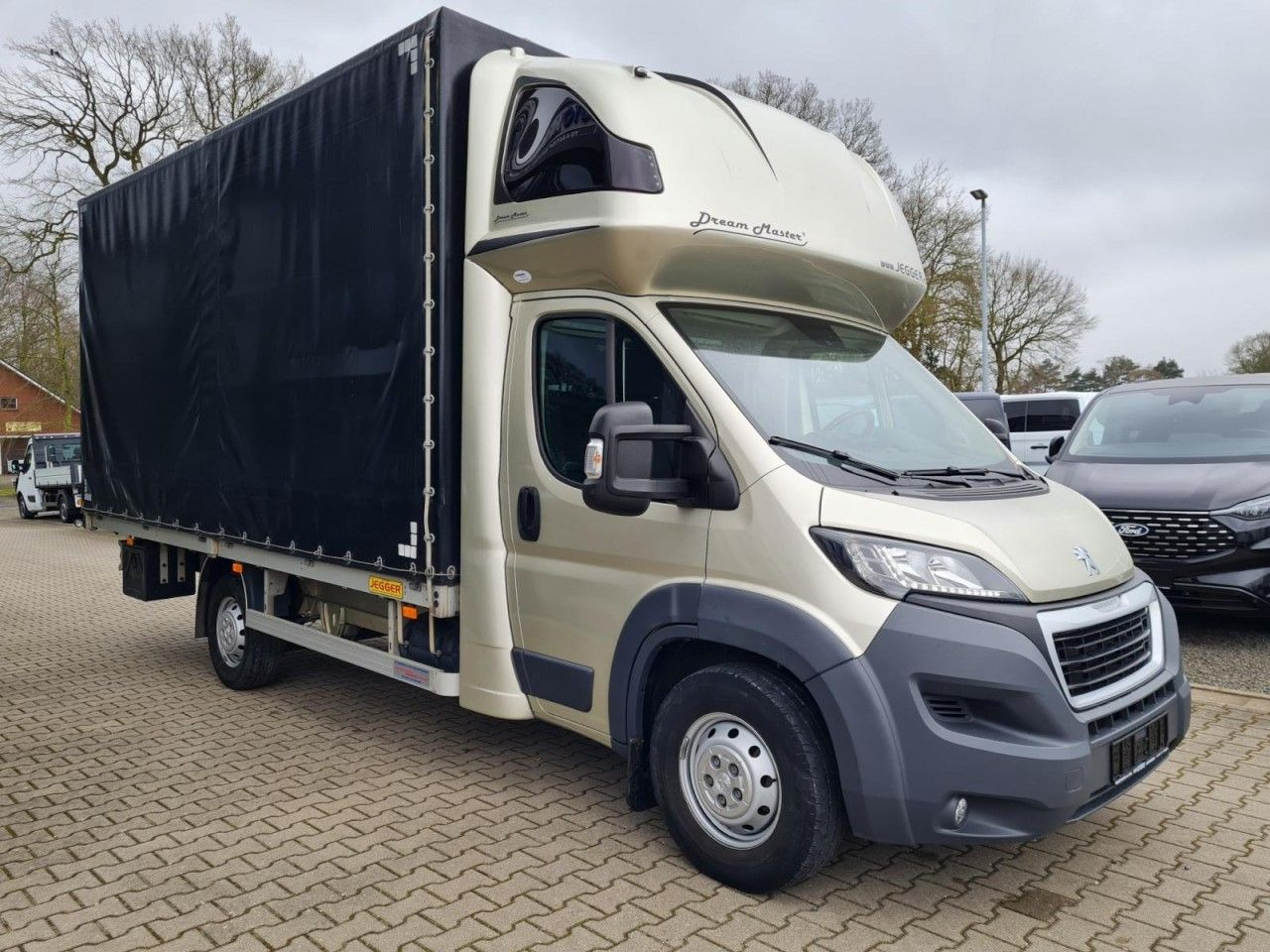 Peugeot Boxer Pritsche L4 Schiebe Plane Schlafkab Luftfe - Dostavno vozilo s ponjavo: slika 3 Peugeot Boxer Pritsche L4 Schiebe Plane Schlafkab Luftfe - Dostavno vozilo s ponjavo: slika 3
