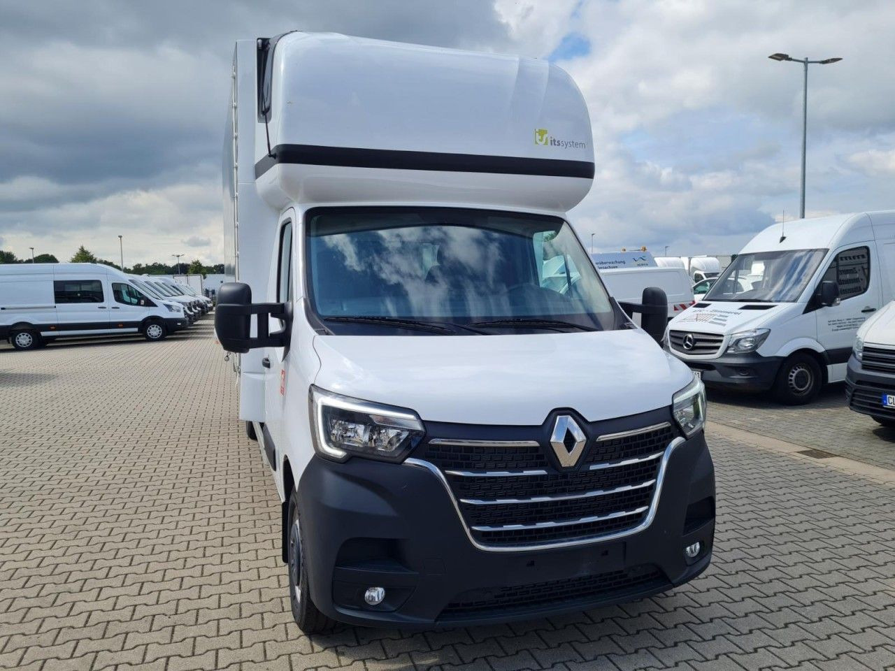 Renault Master 3,5 Pritsche Schiebe Plane Schlafkab. - Dostavno vozilo s ponjavo: slika 2 Renault Master 3,5 Pritsche Schiebe Plane Schlafkab. - Dostavno vozilo s ponjavo: slika 2