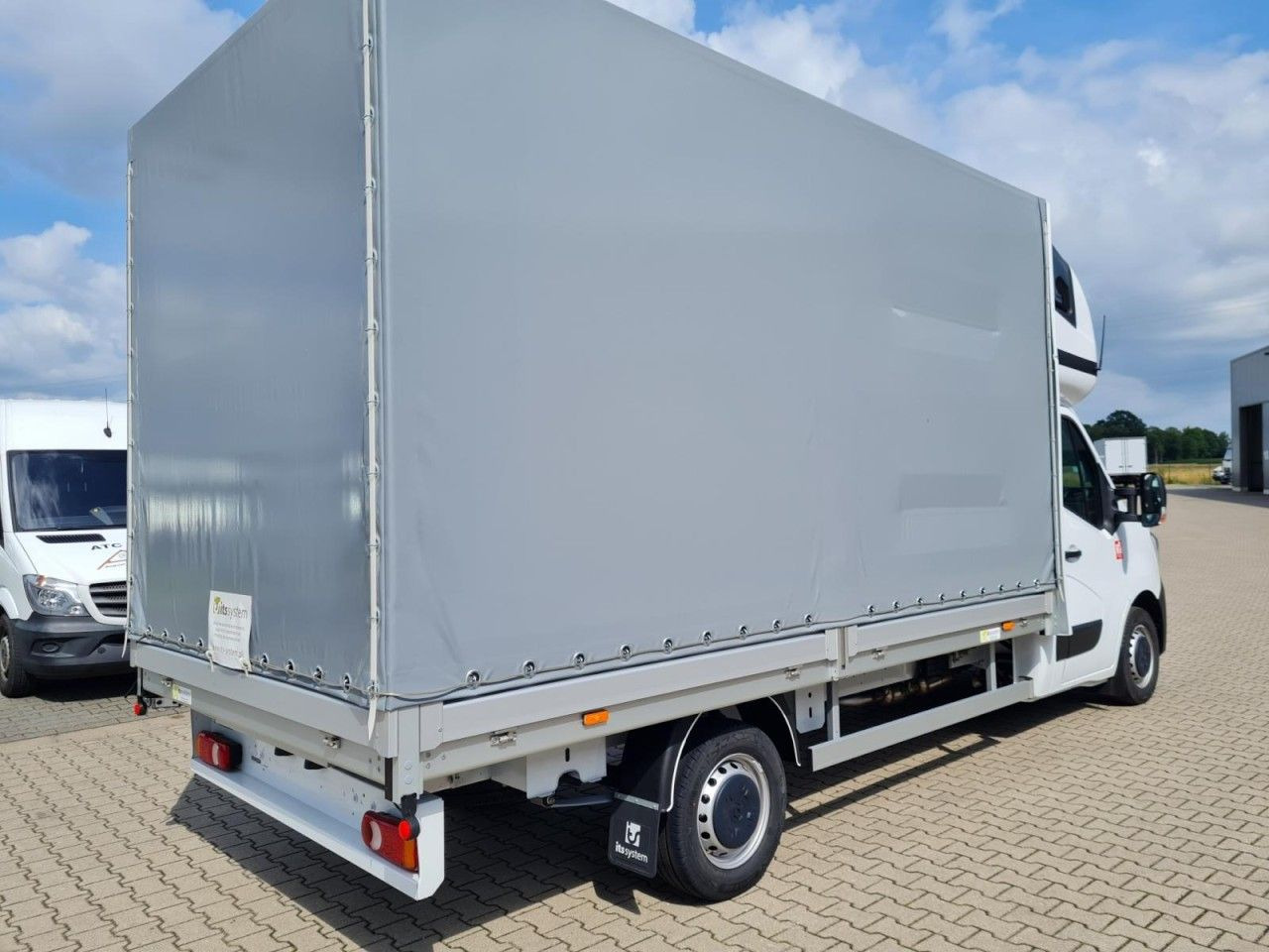 Renault Master 3,5 Pritsche Schiebe Plane Schlafkab. - Dostavno vozilo s ponjavo: slika 4 Renault Master 3,5 Pritsche Schiebe Plane Schlafkab. - Dostavno vozilo s ponjavo: slika 4