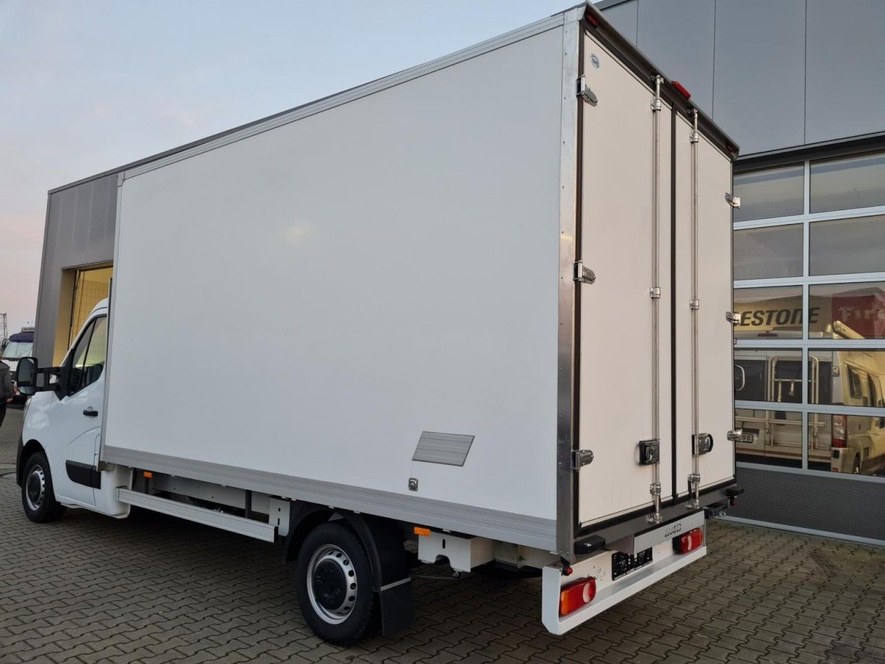 Renault Master 3.5t Möbel Koffer KLIMA LUFTFEDERUNG TEMP - Dostavno vozilo z zabojnikom: slika 5 Renault Master 3.5t Möbel Koffer KLIMA LUFTFEDERUNG TEMP - Dostavno vozilo z zabojnikom: slika 5
