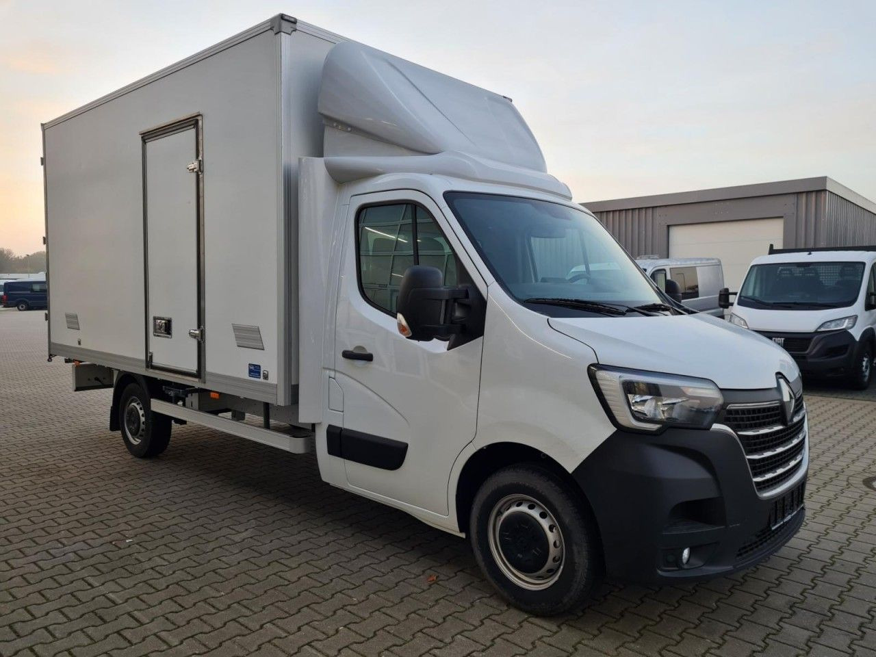 Renault Master 3.5t Möbel Koffer KLIMA LUFTFEDERUNG TEMP - Dostavno vozilo z zabojnikom: slika 4 Renault Master 3.5t Möbel Koffer KLIMA LUFTFEDERUNG TEMP - Dostavno vozilo z zabojnikom: slika 4