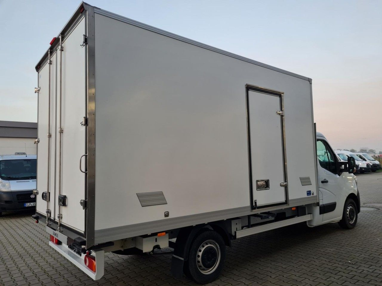 Renault Master 3.5t Möbel Koffer KLIMA LUFTFEDERUNG TEMP - Dostavno vozilo z zabojnikom: slika 4 Renault Master 3.5t Möbel Koffer KLIMA LUFTFEDERUNG TEMP - Dostavno vozilo z zabojnikom: slika 4