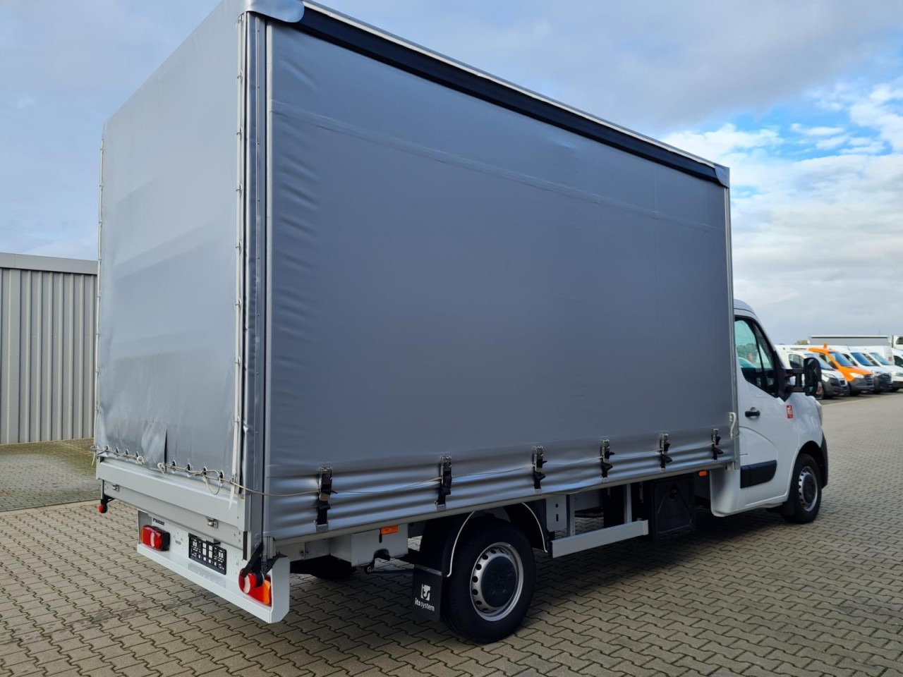 Renault Master 3,5t Pritsche Schiebe Plane ERGO KLIMA TEMPO - Dostavno vozilo s ponjavo: slika 2 Renault Master 3,5t Pritsche Schiebe Plane ERGO KLIMA TEMPO - Dostavno vozilo s ponjavo: slika 2