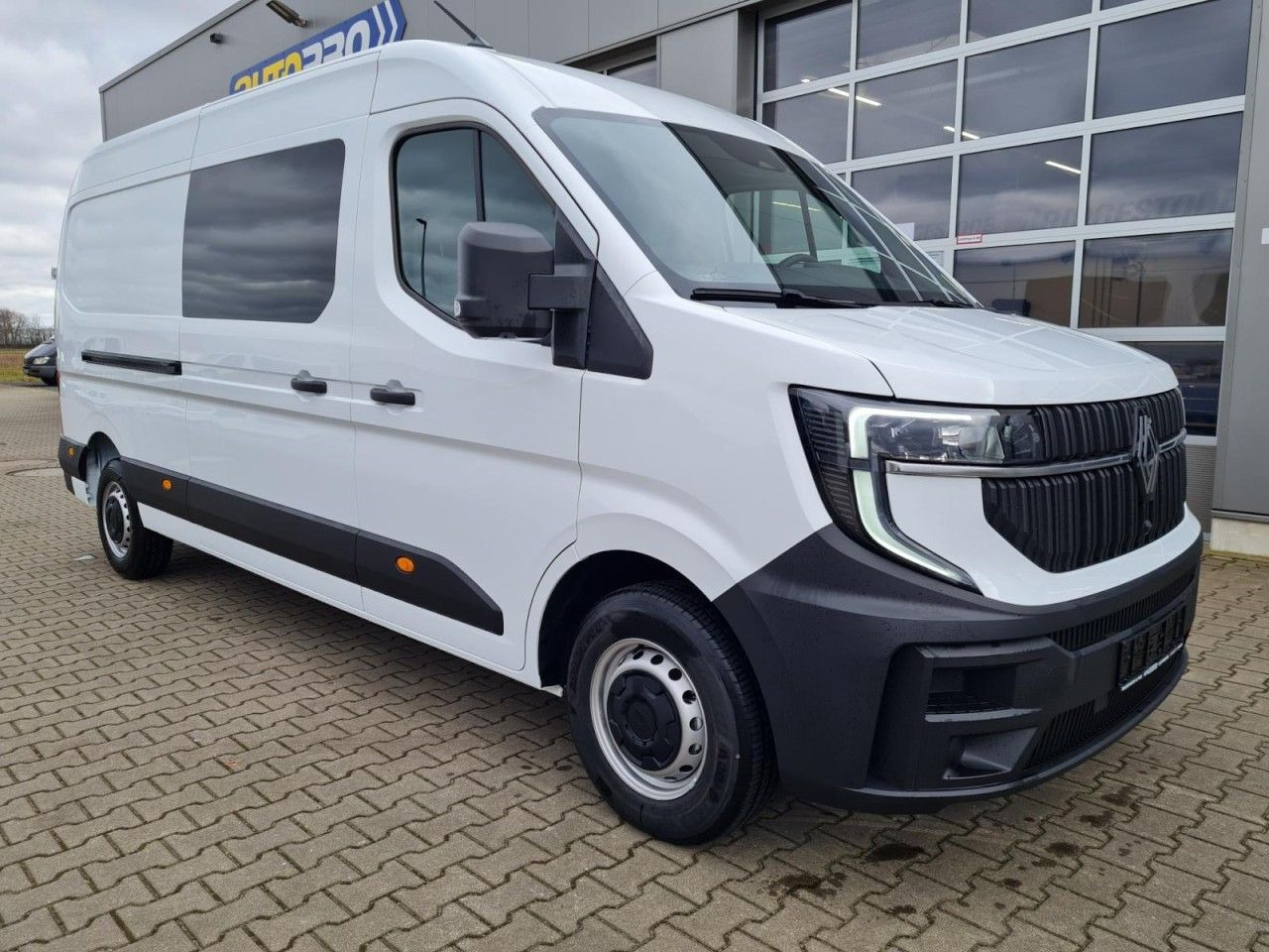 Renault Master 35 Kasten L3 Doka 7-Sitze KLIMA TEMPOMAT - Furgon, Dostavno vozilo z dvojno kabino: slika 3 Renault Master 35 Kasten L3 Doka 7-Sitze KLIMA TEMPOMAT - Furgon, Dostavno vozilo z dvojno kabino: slika 3