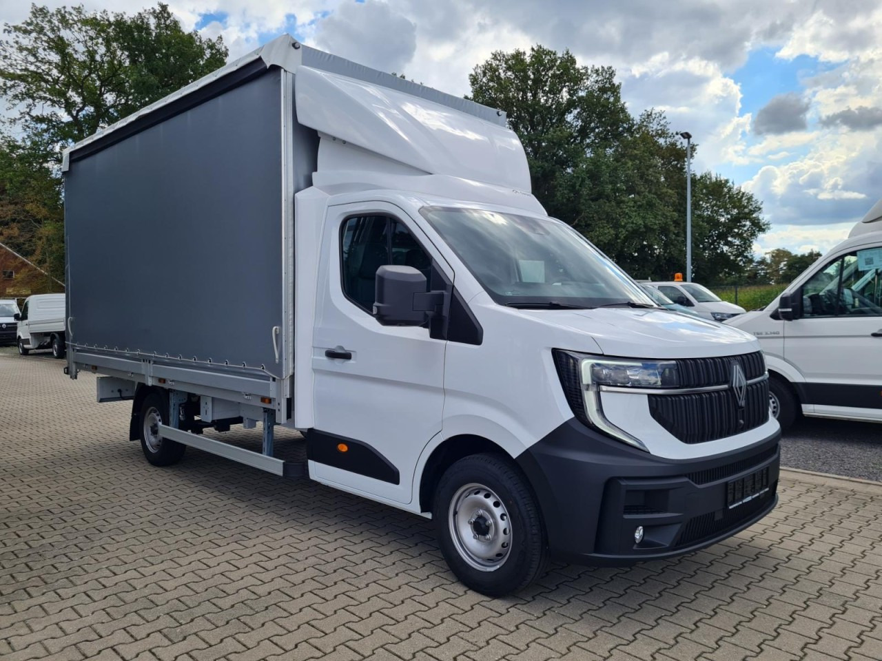 Renault Master 35 Pritsche Schiebe Plane KLIMA TEMPOMAT - Dostavno vozilo s ponjavo: slika 4 Renault Master 35 Pritsche Schiebe Plane KLIMA TEMPOMAT - Dostavno vozilo s ponjavo: slika 4