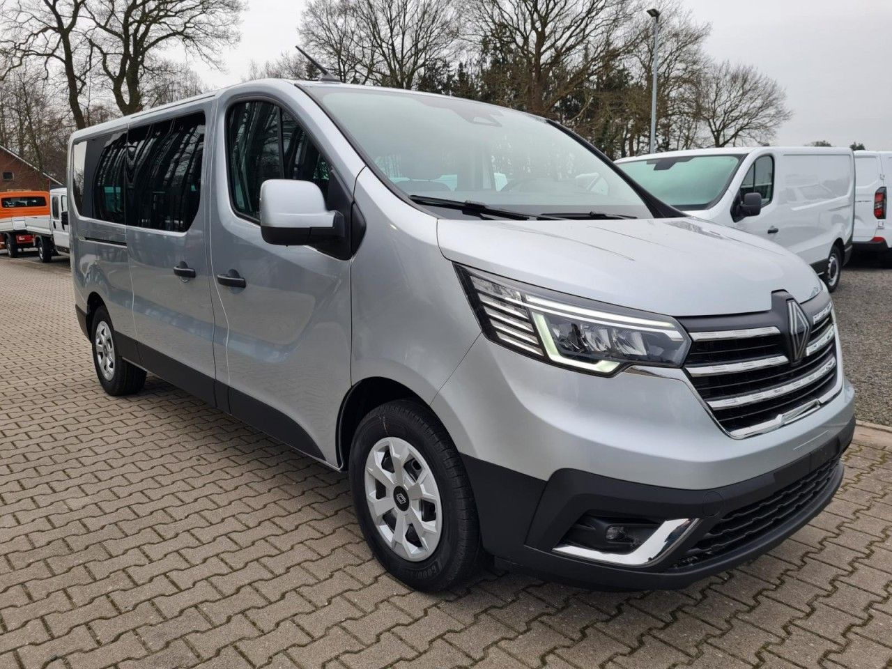 Renault Trafic Kombi 9-Sitze L2 Grand Equilibre KLIMA TE - Avtomobil: slika 3 Renault Trafic Kombi 9-Sitze L2 Grand Equilibre KLIMA TE - Avtomobil: slika 3