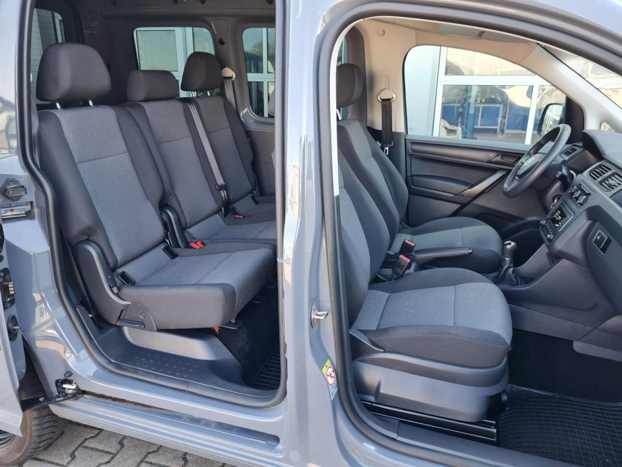 Volkswagen Caddy Kombi 4Motion TDi 5-Sitze KLIMA STHZ TEMPO - Potniški kombi: slika 5 Volkswagen Caddy Kombi 4Motion TDi 5-Sitze KLIMA STHZ TEMPO - Potniški kombi: slika 5