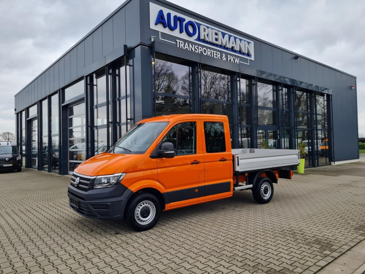 Volkswagen Crafter 35 Doka TDI MR AHK ERGO KLIMA Tempomat - Dostavno vozilo s kesonom, Dostavno vozilo z dvojno kabino: slika 2 Volkswagen Crafter 35 Doka TDI MR AHK ERGO KLIMA Tempomat - Dostavno vozilo s kesonom, Dostavno vozilo z dvojno kabino: slika 2