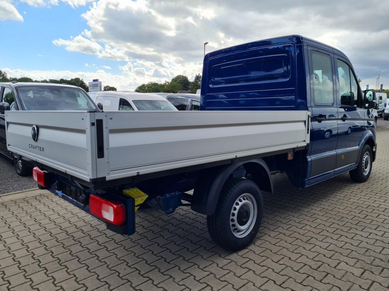 Volkswagen Crafter 35 Doka TDI MR KLIMA TEMPOMAT Navi App - Dostavno vozilo s kesonom, Dostavno vozilo z dvojno kabino: slika 4 Volkswagen Crafter 35 Doka TDI MR KLIMA TEMPOMAT Navi App - Dostavno vozilo s kesonom, Dostavno vozilo z dvojno kabino: slika 4