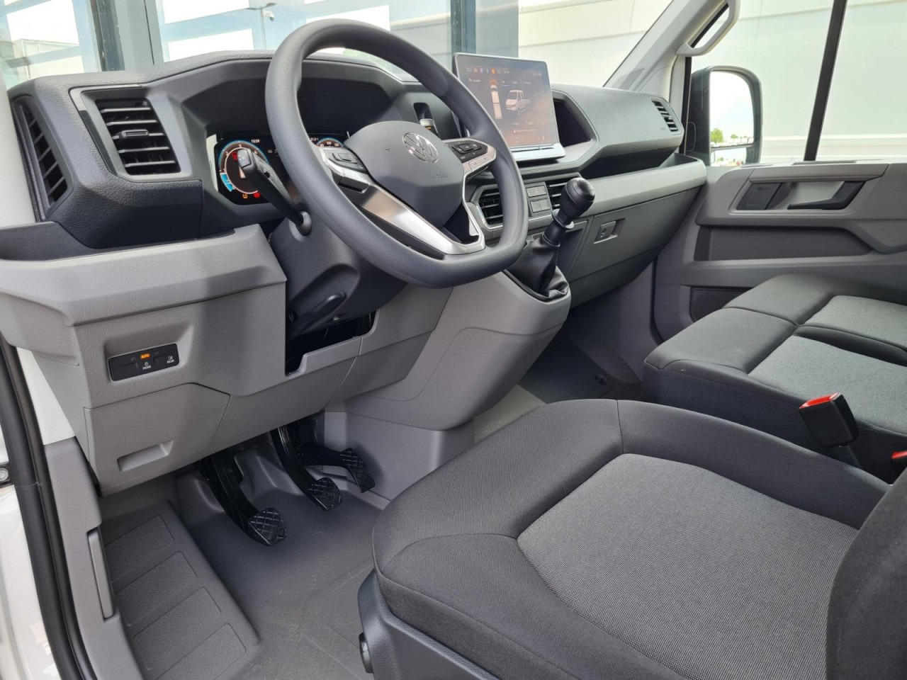 Volkswagen Crafter 35 Doka TDI MR LED KLIMA - Dostavno vozilo s kesonom, Dostavno vozilo z dvojno kabino: slika 4 Volkswagen Crafter 35 Doka TDI MR LED KLIMA - Dostavno vozilo s kesonom, Dostavno vozilo z dvojno kabino: slika 4