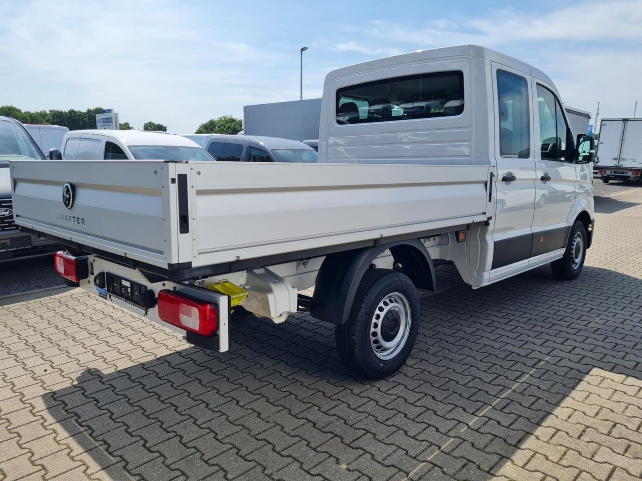 Volkswagen Crafter 35 Doka TDI MR LED KLIMA TEMPOMAT - Dostavno vozilo s kesonom, Dostavno vozilo z dvojno kabino: slika 4 Volkswagen Crafter 35 Doka TDI MR LED KLIMA TEMPOMAT - Dostavno vozilo s kesonom, Dostavno vozilo z dvojno kabino: slika 4