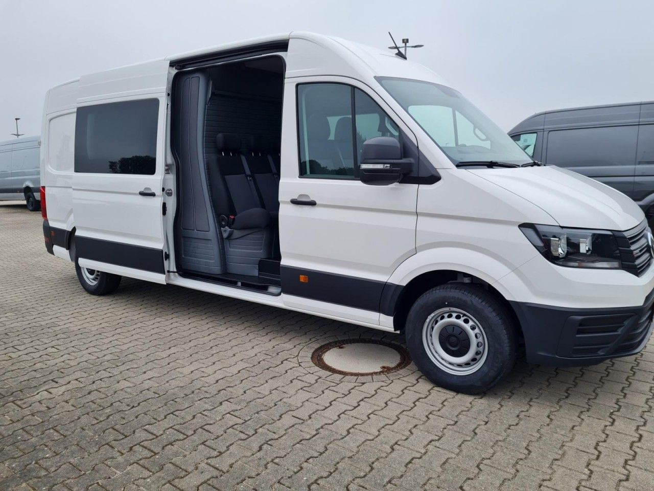 Volkswagen Crafter 35 Kasten Plus 4MOTION Doka Mixto L4H3 - Furgon, Dostavno vozilo z dvojno kabino: slika 4 Volkswagen Crafter 35 Kasten Plus 4MOTION Doka Mixto L4H3 - Furgon, Dostavno vozilo z dvojno kabino: slika 4