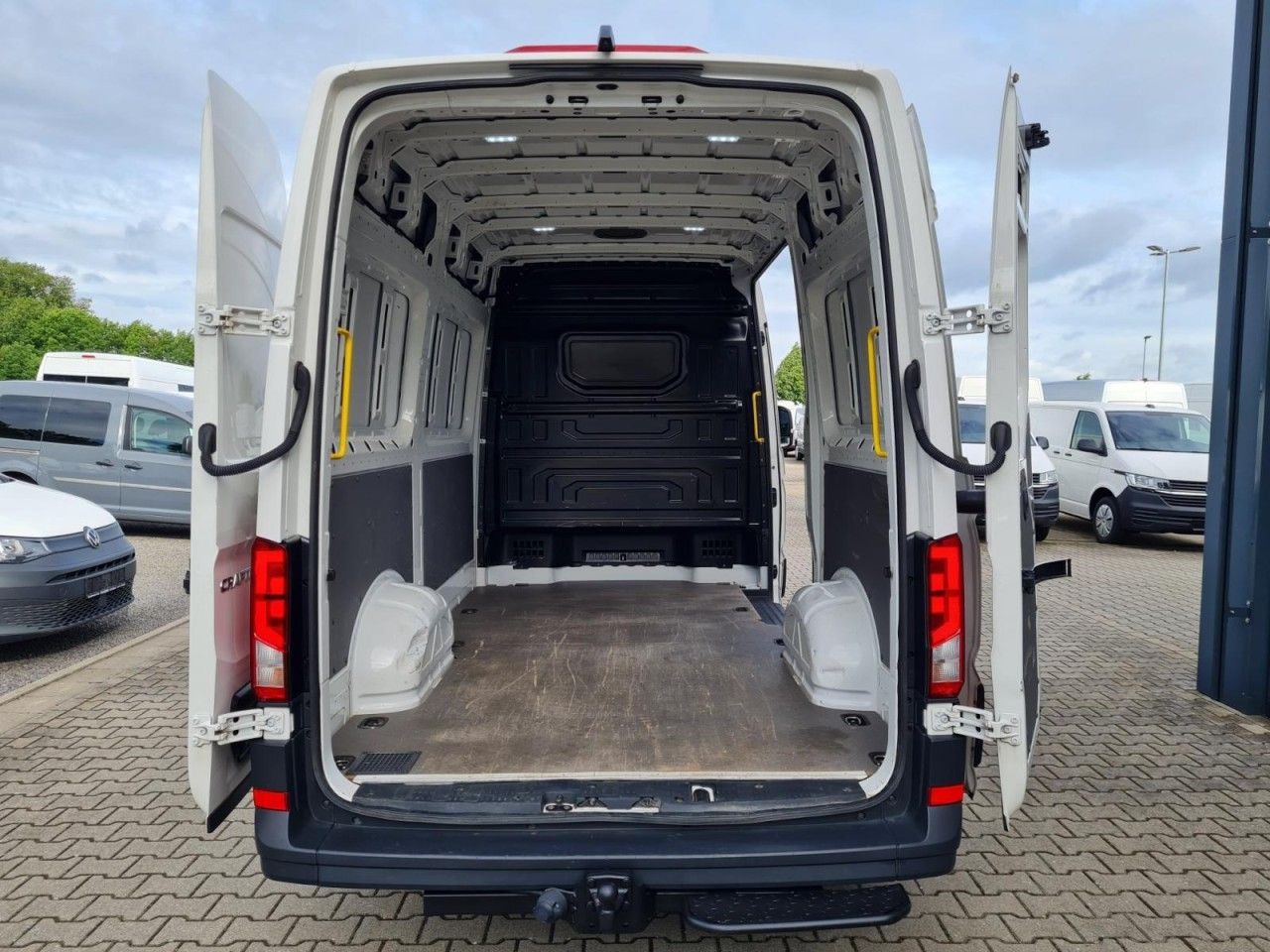 Volkswagen Crafter 35 Kasten TDI MR KLIMA KAMERA AUTOMATIK - Furgon: slika 5 Volkswagen Crafter 35 Kasten TDI MR KLIMA KAMERA AUTOMATIK - Furgon: slika 5