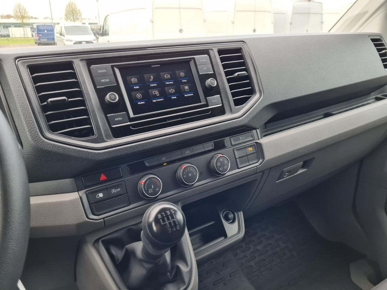 Volkswagen Crafter 35 Kasten lang L4H2 KLIMA NAVI_APP HOLZB lizing Volkswagen Crafter 35 Kasten lang L4H2 KLIMA NAVI_APP HOLZB: slika 10