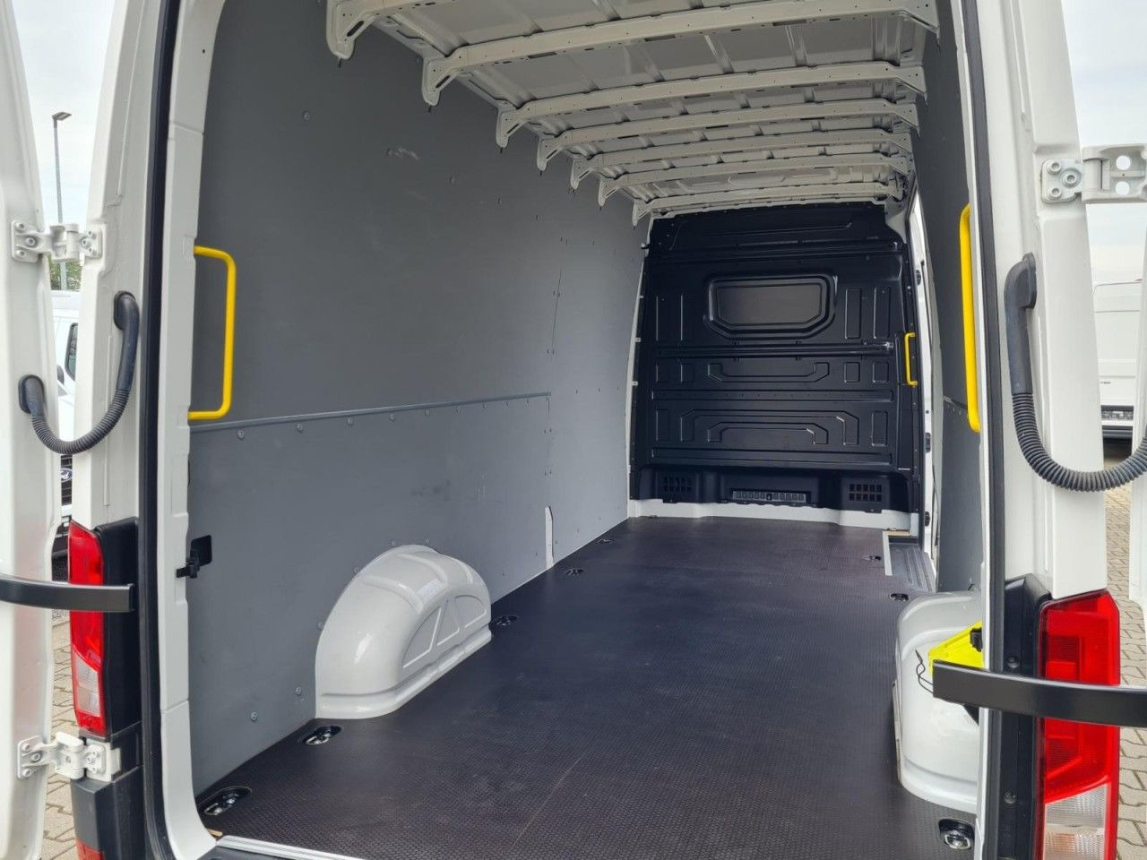 Volkswagen Crafter 35 Kasten lang L4H2 KLIMA NAVI_APP HOLZB lizing Volkswagen Crafter 35 Kasten lang L4H2 KLIMA NAVI_APP HOLZB: slika 20