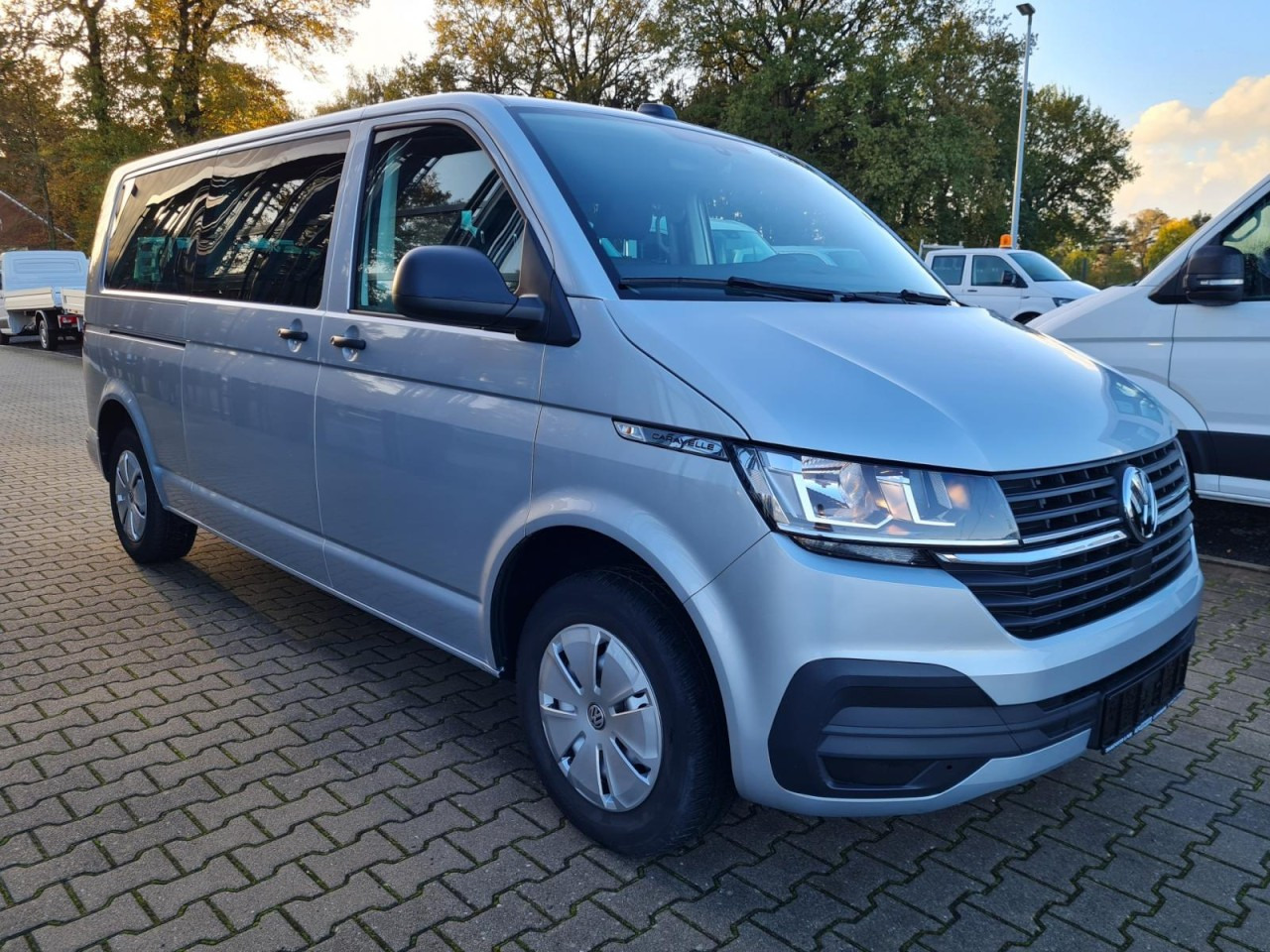 Volkswagen T6.1 Caravelle TDI lang 9 Sitzer 2 Schiebetüren Trendl. - Minibus, Potniški kombi: slika 3 Volkswagen T6.1 Caravelle TDI lang 9 Sitzer 2 Schiebetüren Trendl. - Minibus, Potniški kombi: slika 3