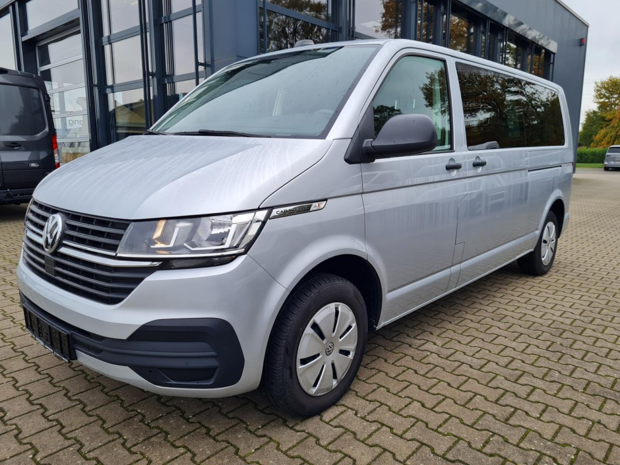 Volkswagen T6.1 Caravelle TDI lang 9 Sitzer 2 Schiebetüren Trendl. - Minibus, Potniški kombi: slika 1 Volkswagen T6.1 Caravelle TDI lang 9 Sitzer 2 Schiebetüren Trendl. - Minibus, Potniški kombi: slika 1