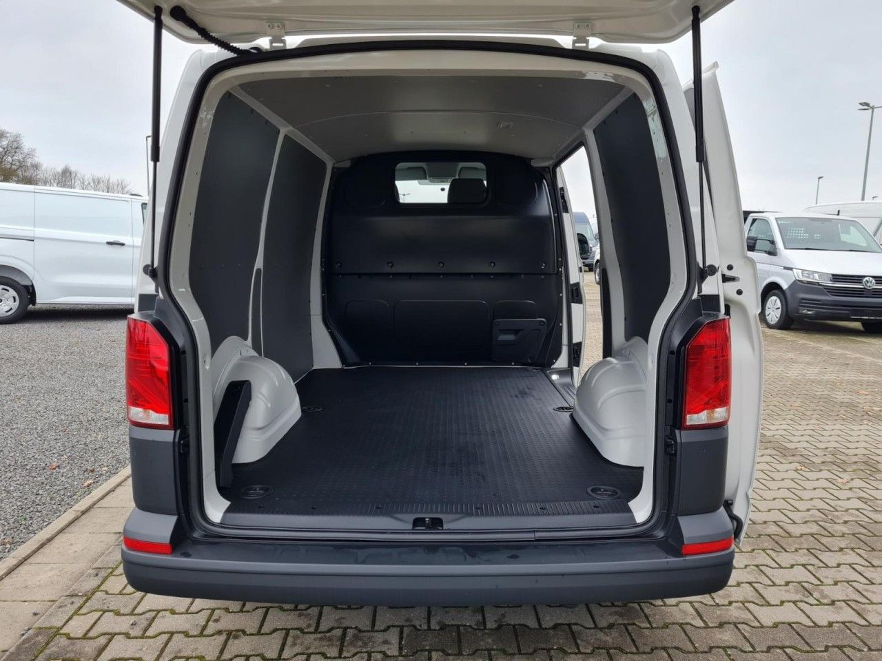 Volkswagen T6.1 Kasten L1 KR Heckklappe KAMERA KLIMA ALLWET - Mali kombi: slika 5 Volkswagen T6.1 Kasten L1 KR Heckklappe KAMERA KLIMA ALLWET - Mali kombi: slika 5
