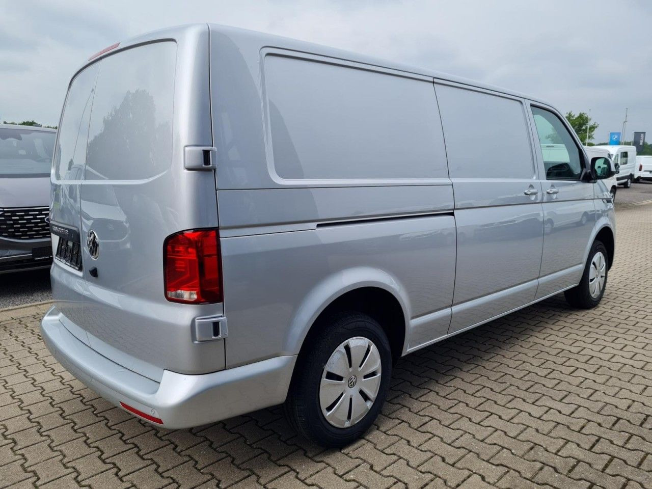 Volkswagen T6.1 Kasten TDI lang DSG LED KAMERA TEMPOMAT - Mali kombi: slika 4 Volkswagen T6.1 Kasten TDI lang DSG LED KAMERA TEMPOMAT - Mali kombi: slika 4