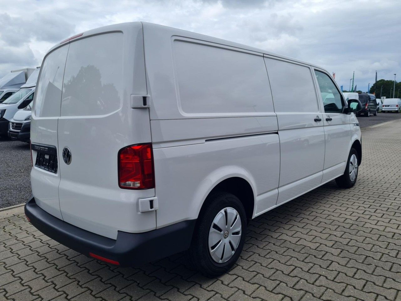 Volkswagen T6.1 Kasten TDi lang Flügeltüren KLIMA Verkleidu - Mali kombi: slika 5 Volkswagen T6.1 Kasten TDi lang Flügeltüren KLIMA Verkleidu - Mali kombi: slika 5