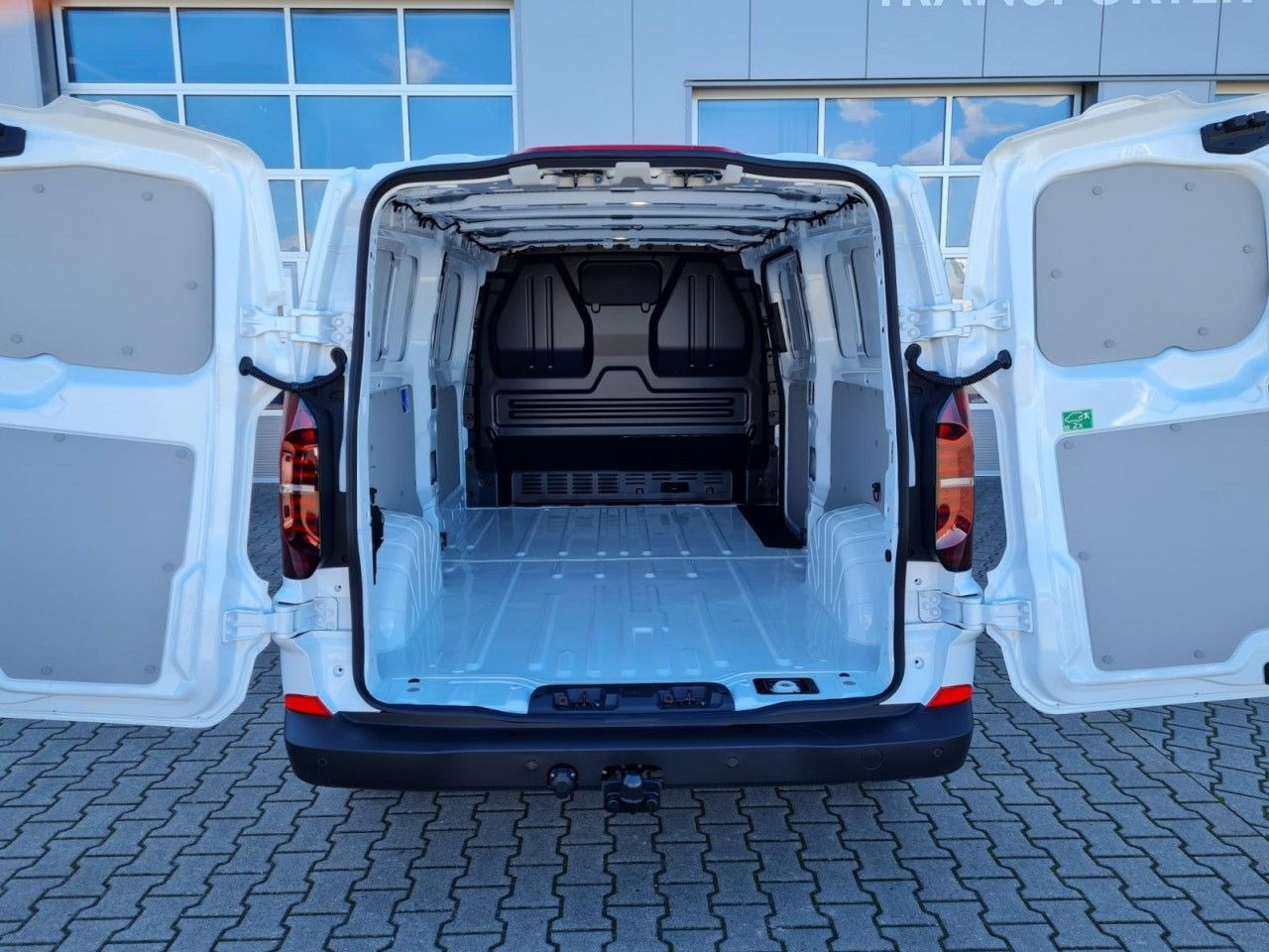 Mali kombi Volkswagen T7 Kasten TDI 4Motion LR L2H1 LED KAMERA TEMPOMA: slika 6