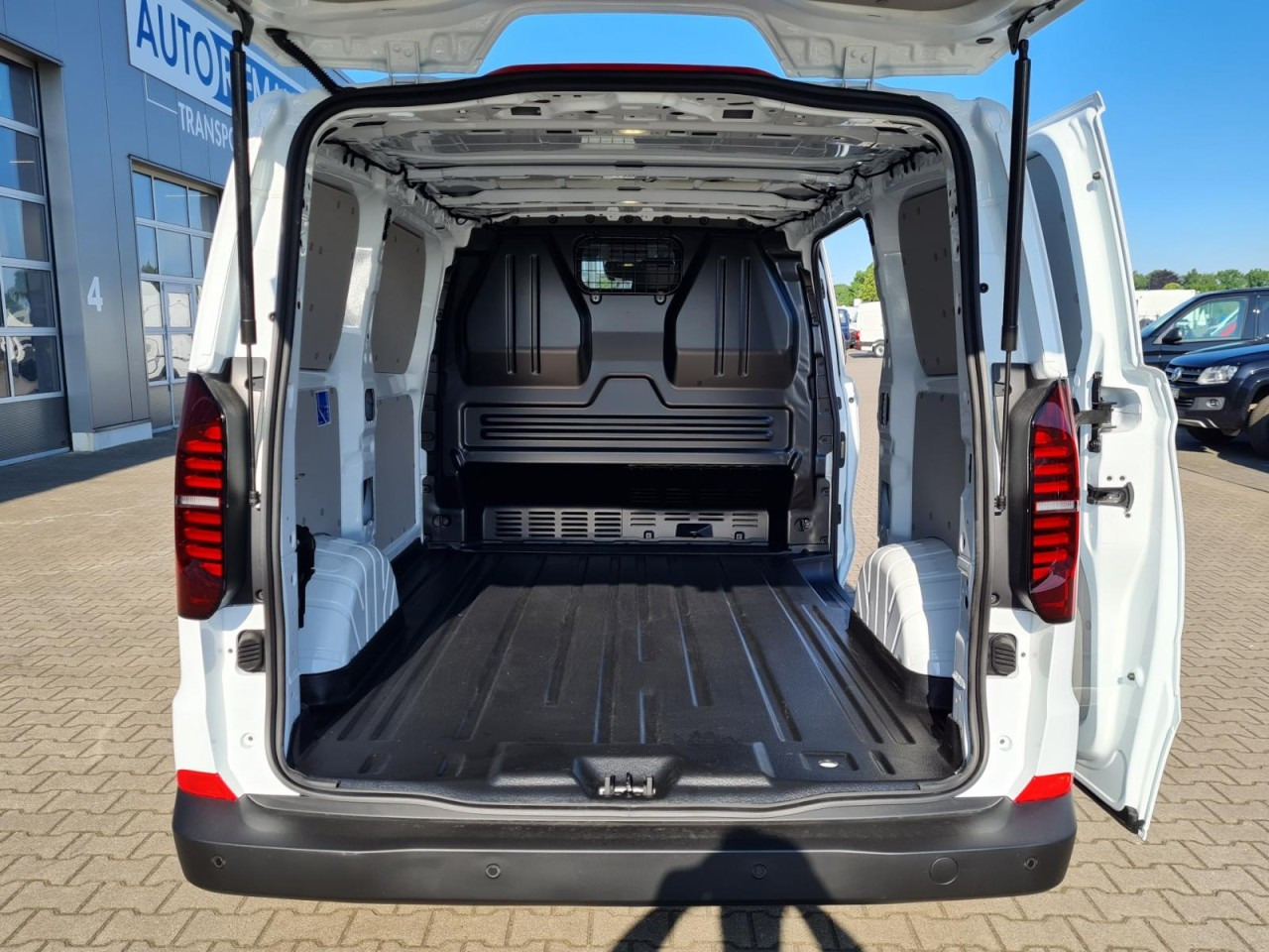 Volkswagen T7 Transporter Kasten Tdi KR Heckklappe PDC KLIMA - Mali kombi: slika 5 Volkswagen T7 Transporter Kasten Tdi KR Heckklappe PDC KLIMA - Mali kombi: slika 5