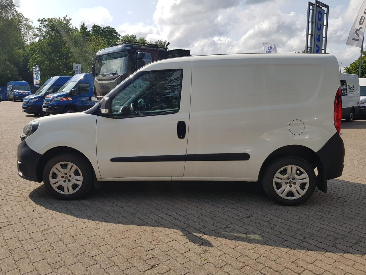 Fiat Doblo Kastenwagen SX 1.3 Klima, Radio mit Nav... - Potniški kombi: slika 2 Fiat Doblo Kastenwagen SX 1.3 Klima, Radio mit Nav... - Potniški kombi: slika 2