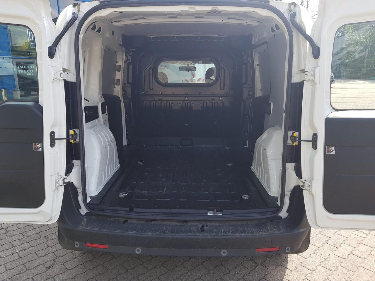 Fiat Doblo Kastenwagen SX 1.3 Klima, Radio mit Nav... - Potniški kombi: slika 5 Fiat Doblo Kastenwagen SX 1.3 Klima, Radio mit Nav... - Potniški kombi: slika 5