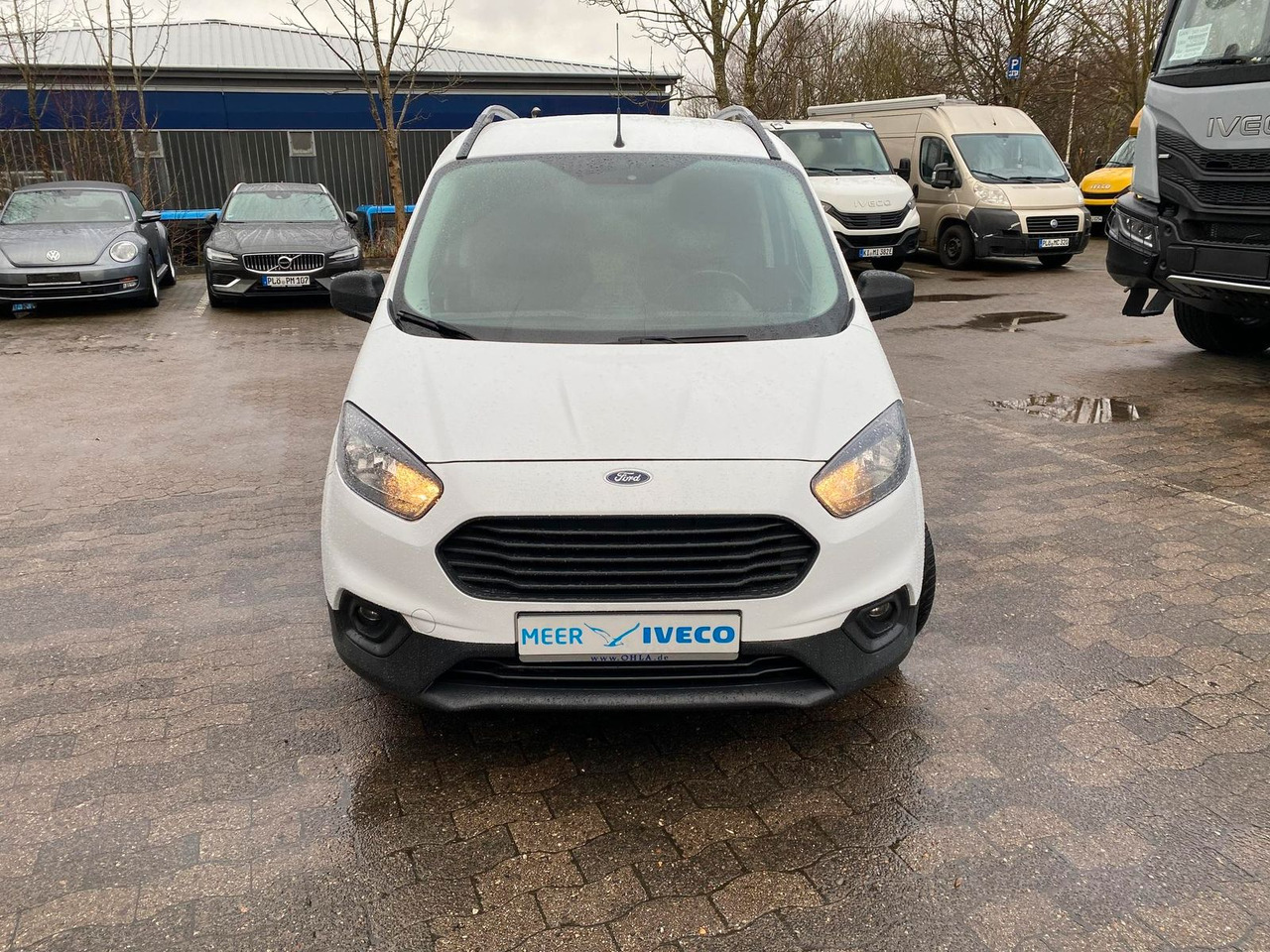 Ford Transit Courier 1.0 Trend Klima, AHK, RFK - Potniški kombi: slika 2 Ford Transit Courier 1.0 Trend Klima, AHK, RFK - Potniški kombi: slika 2