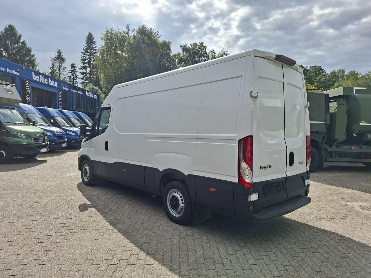 Iveco Daily 35 S16 V 3520L Klima 115 kW (156 PS), S... - Furgon: slika 3 Iveco Daily 35 S16 V 3520L Klima 115 kW (156 PS), S... - Furgon: slika 3