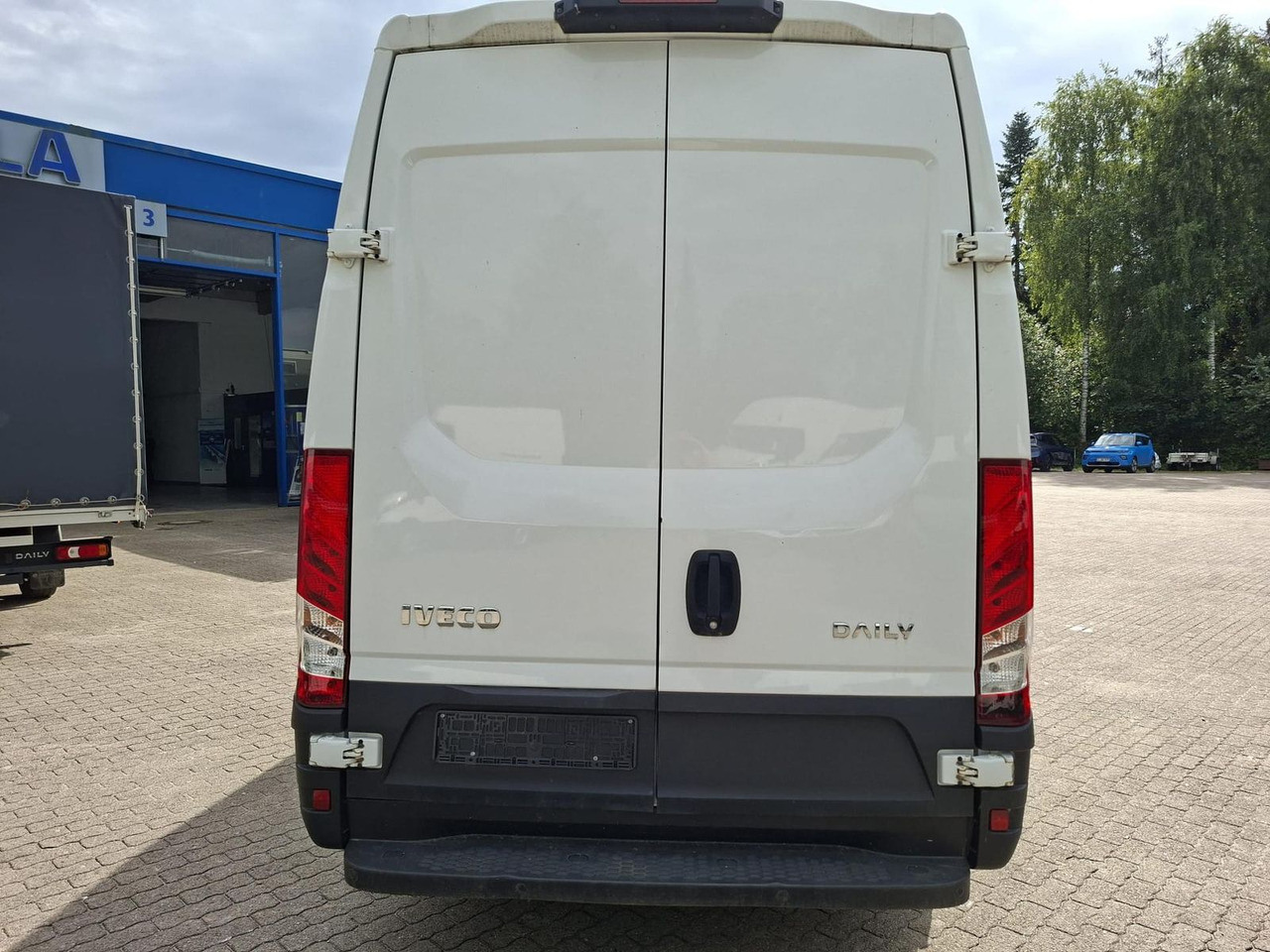 Iveco Daily 35 S16 V 3520L Klima 115 kW (156 PS), S... - Furgon: slika 4 Iveco Daily 35 S16 V 3520L Klima 115 kW (156 PS), S... - Furgon: slika 4