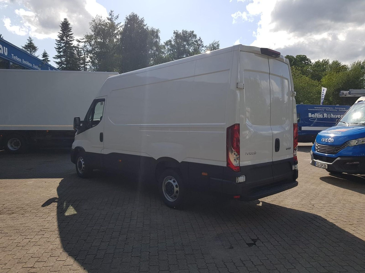 Iveco Daily 35S14A8 V Y mit Rückfahrkamera und Radi... - Furgon: slika 3 Iveco Daily 35S14A8 V Y mit Rückfahrkamera und Radi... - Furgon: slika 3