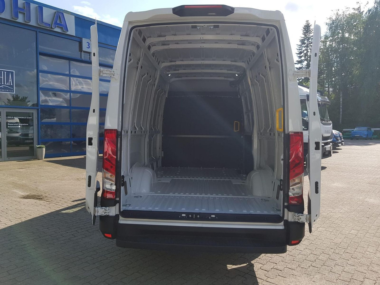 Iveco Daily 35S14A8 V Y mit Rückfahrkamera und Radi... - Furgon: slika 5 Iveco Daily 35S14A8 V Y mit Rückfahrkamera und Radi... - Furgon: slika 5