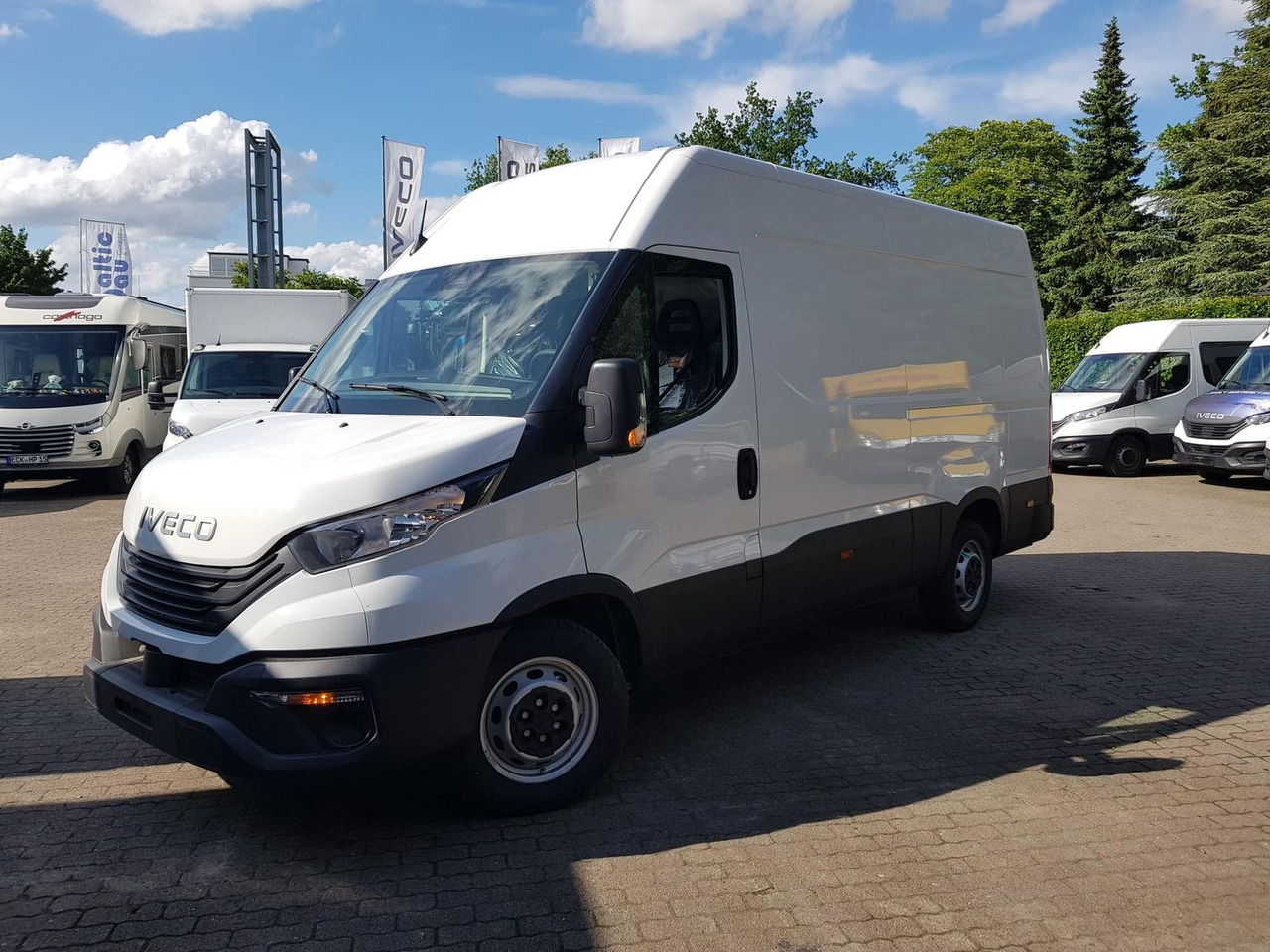 Iveco Daily 35S14A8 V Y mit Rückfahrkamera und Radi... - Furgon: slika 1 Iveco Daily 35S14A8 V Y mit Rückfahrkamera und Radi... - Furgon: slika 1