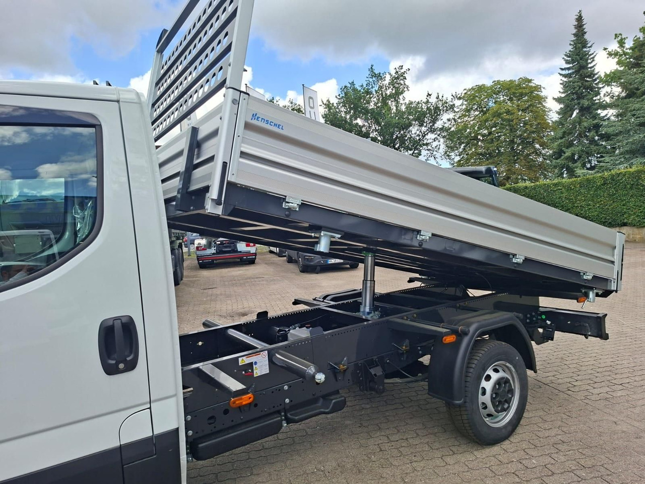 Iveco Daily 35S14A8Y Henschel 3-Seiten Kipper 100 k... - Dostavno vozilo s kesonom: slika 3 Iveco Daily 35S14A8Y Henschel 3-Seiten Kipper 100 k... - Dostavno vozilo s kesonom: slika 3