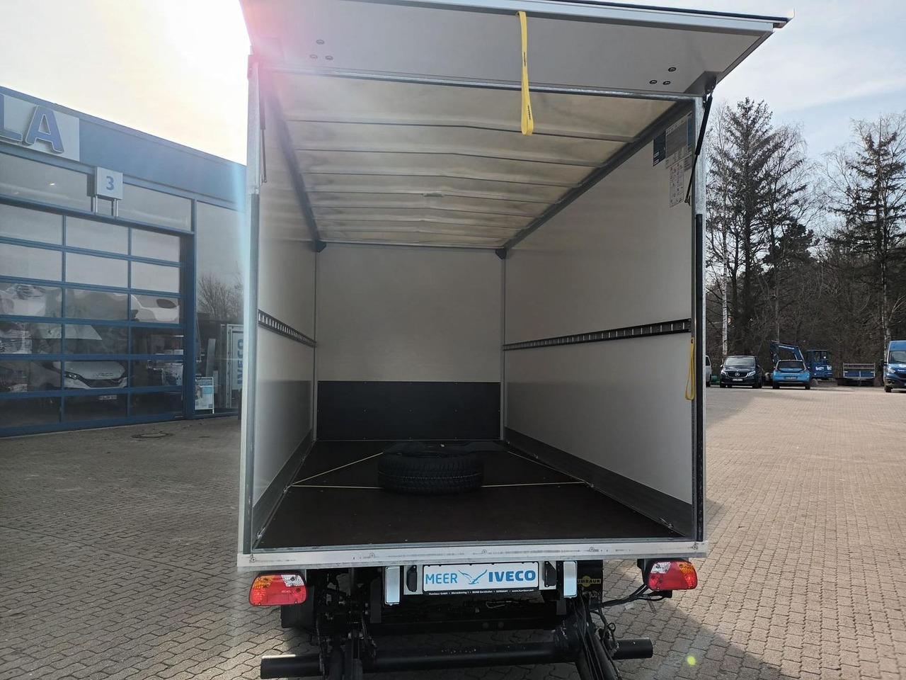 Iveco Daily 35S14HE Koffer LBW, Rückfahrkamera 2x a... - Dostavno vozilo z zabojnikom: slika 5 Iveco Daily 35S14HE Koffer LBW, Rückfahrkamera 2x a... - Dostavno vozilo z zabojnikom: slika 5