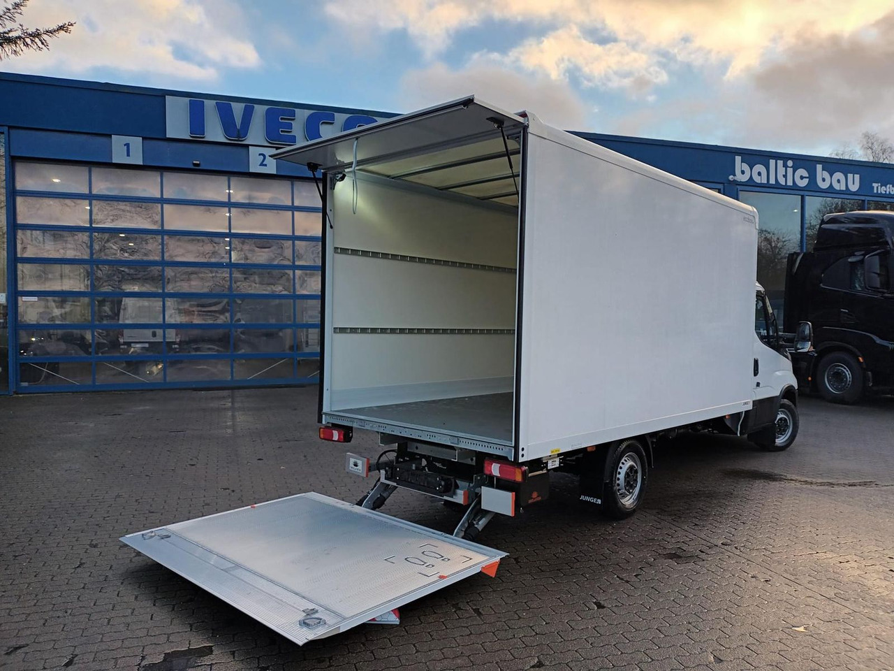 Iveco Daily 35S16HA8 Koffer LBW - ab 0% Finanzieren - Dostavno vozilo z zabojnikom: slika 4 Iveco Daily 35S16HA8 Koffer LBW - ab 0% Finanzieren - Dostavno vozilo z zabojnikom: slika 4