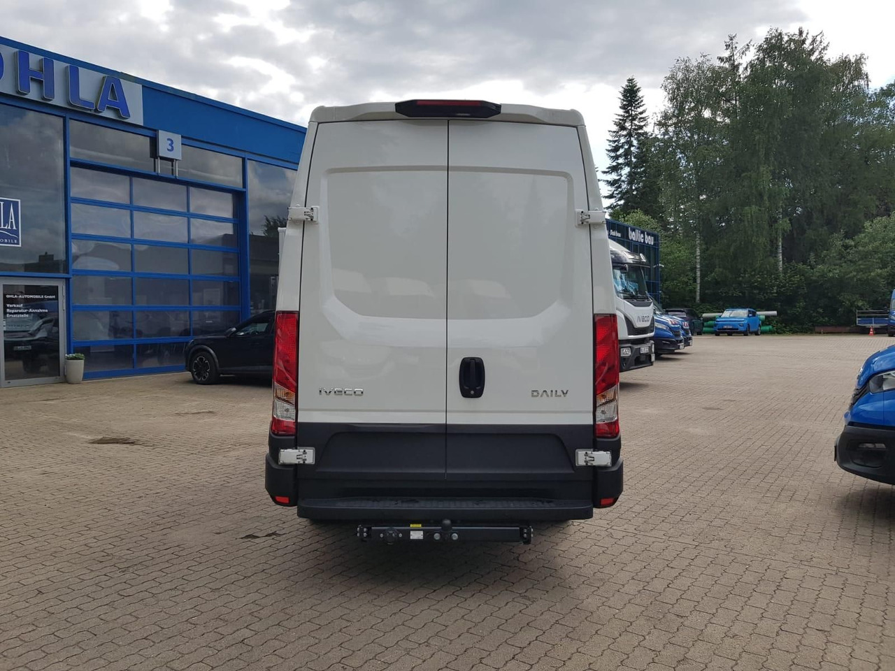 Iveco Daily 35S18HA8 V 3520L mit AHK, Rückfahrkamer... - Furgon: slika 4 Iveco Daily 35S18HA8 V 3520L mit AHK, Rückfahrkamer... - Furgon: slika 4
