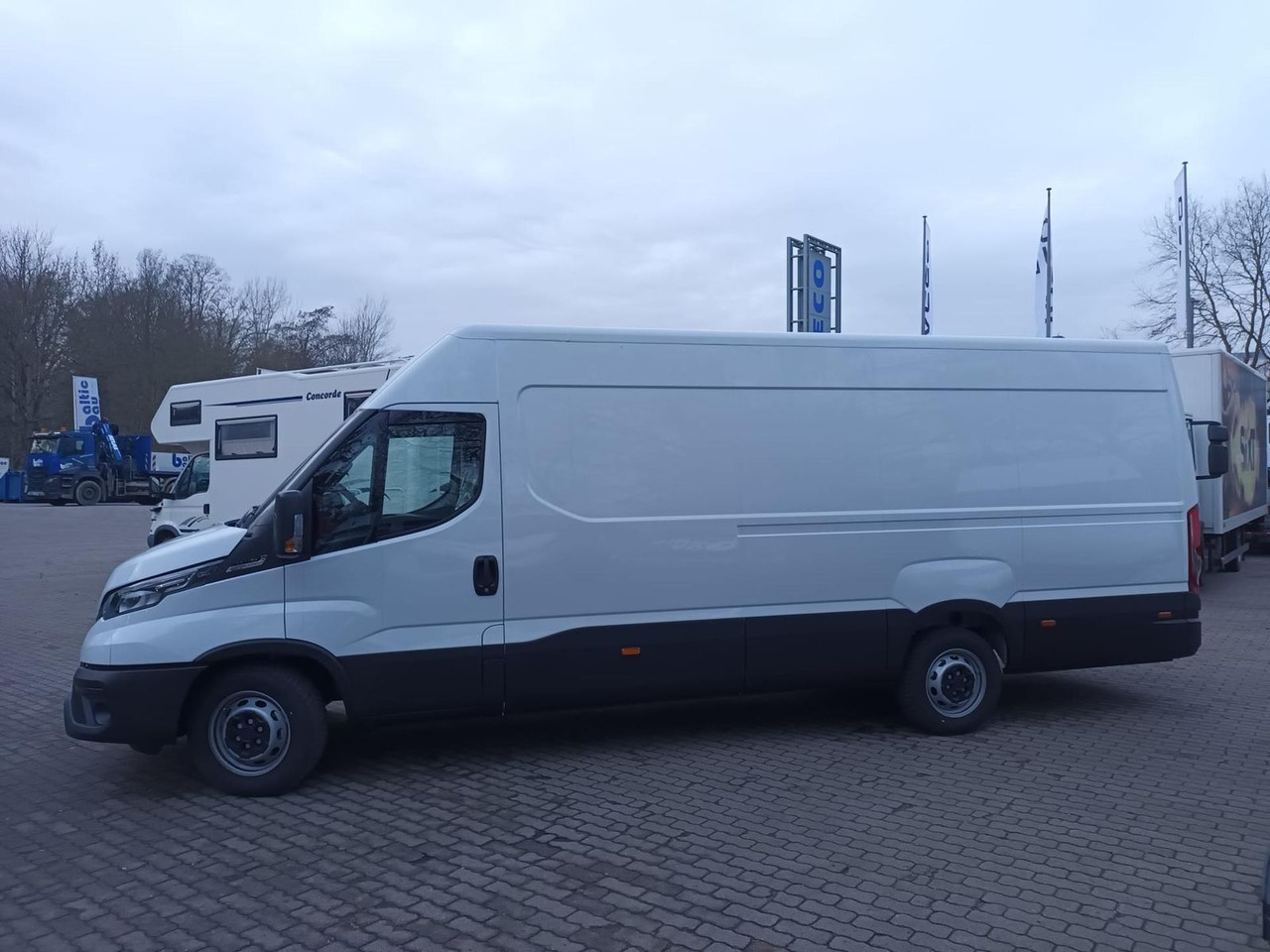 Iveco Daily 35S18HA8V 4100 KLIMA*AHK*RÜCKFAHRKAMERA... - Furgon: slika 2 Iveco Daily 35S18HA8V 4100 KLIMA*AHK*RÜCKFAHRKAMERA... - Furgon: slika 2