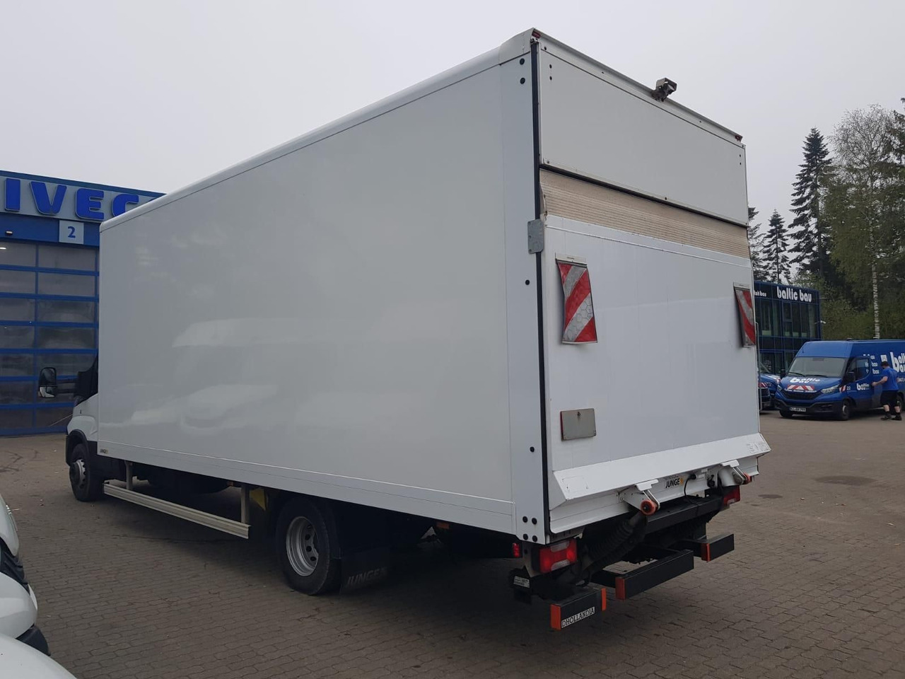 Iveco Daily 70C18HA8/P Koffer, Luftfederung, Kamera... - Dostavno vozilo z zabojnikom: slika 4 Iveco Daily 70C18HA8/P Koffer, Luftfederung, Kamera... - Dostavno vozilo z zabojnikom: slika 4