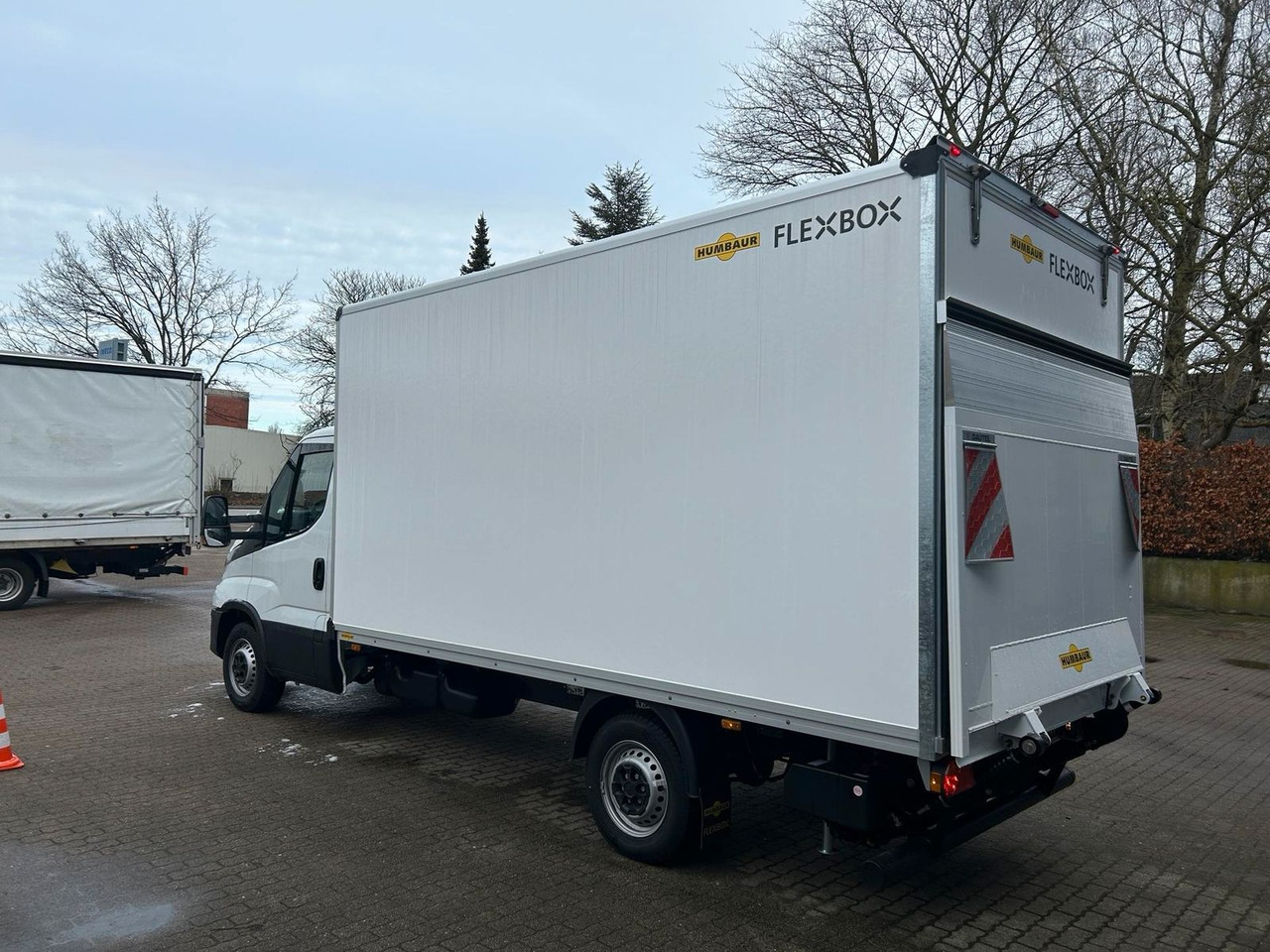 Iveco Daily Koffer 35S14H 3,0 LBW Kamera 115 kW (15... - Dostavno vozilo z zabojnikom: slika 4 Iveco Daily Koffer 35S14H 3,0 LBW Kamera 115 kW (15... - Dostavno vozilo z zabojnikom: slika 4