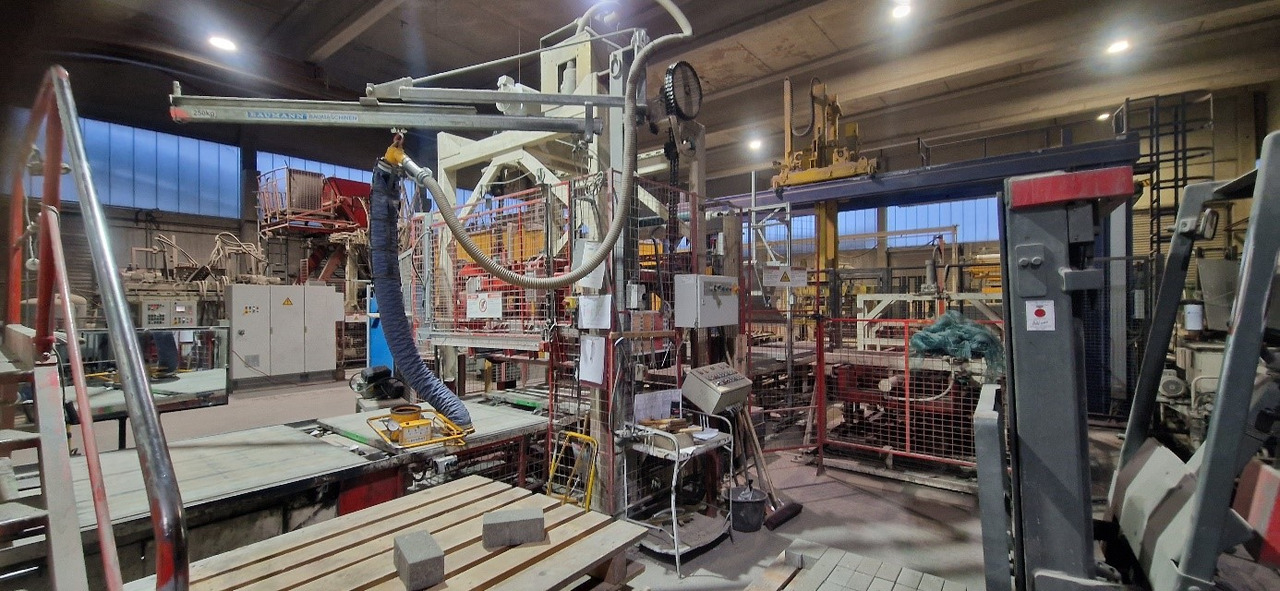Henke Variant 140/115/50 – Fully automatic block production line / Vollautomatische Steinfertigungsanlage - Oprema za betonska dela: slika 3 Henke Variant 140/115/50 – Fully automatic block production line / Vollautomatische Steinfertigungsanlage - Oprema za betonska dela: slika 3